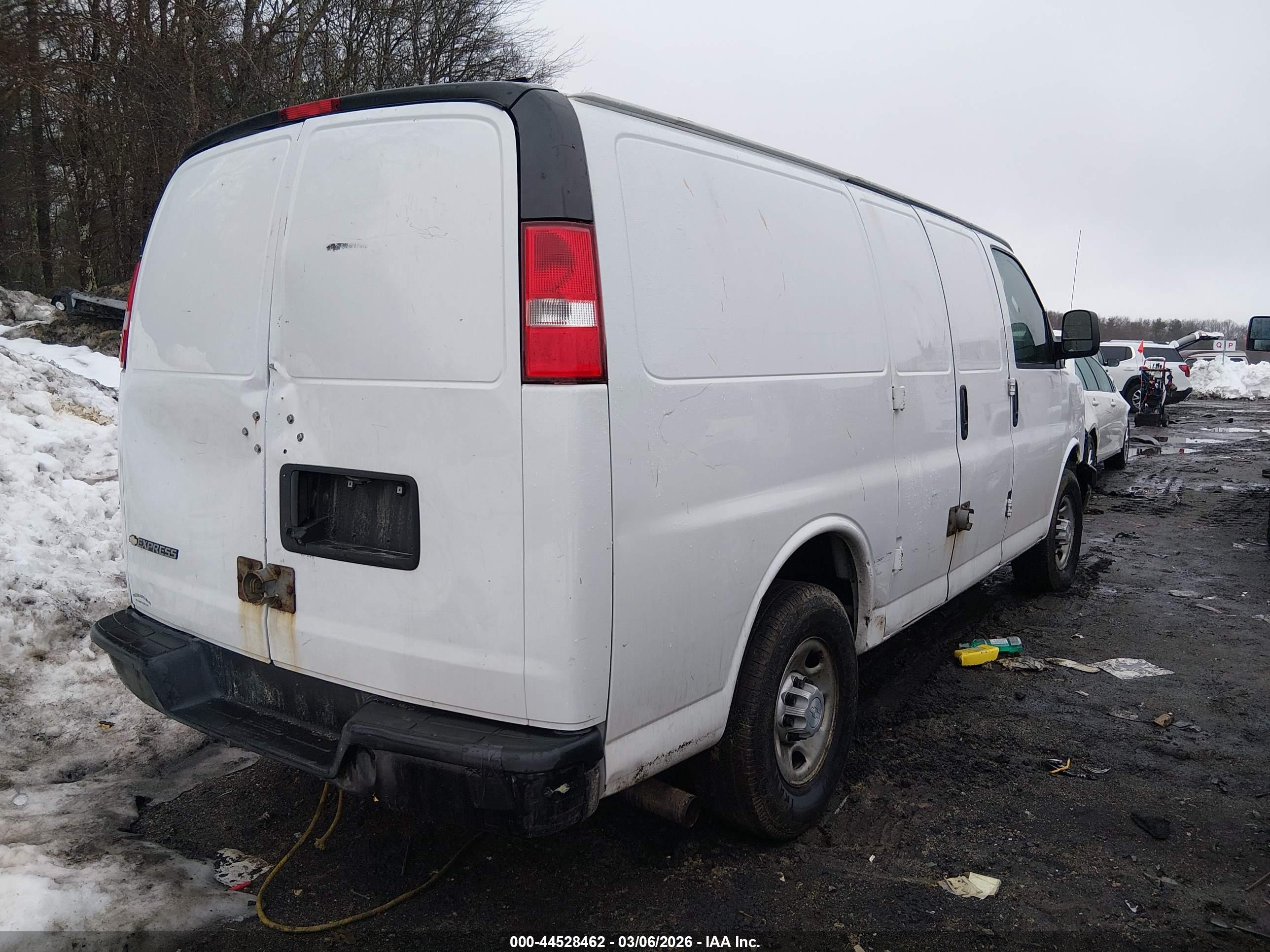 CHEVROLET EXPRESS image 4