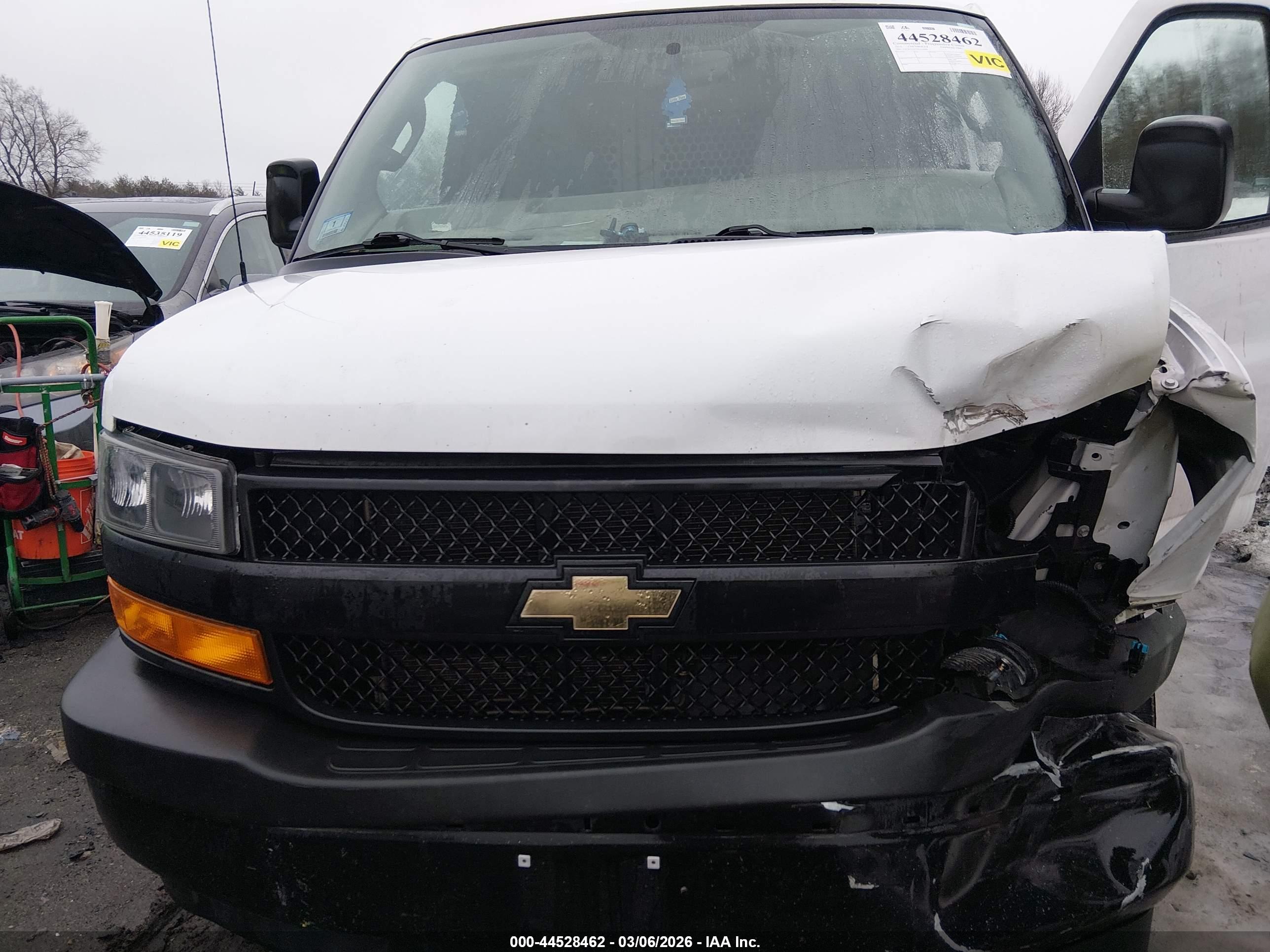 CHEVROLET EXPRESS image 6