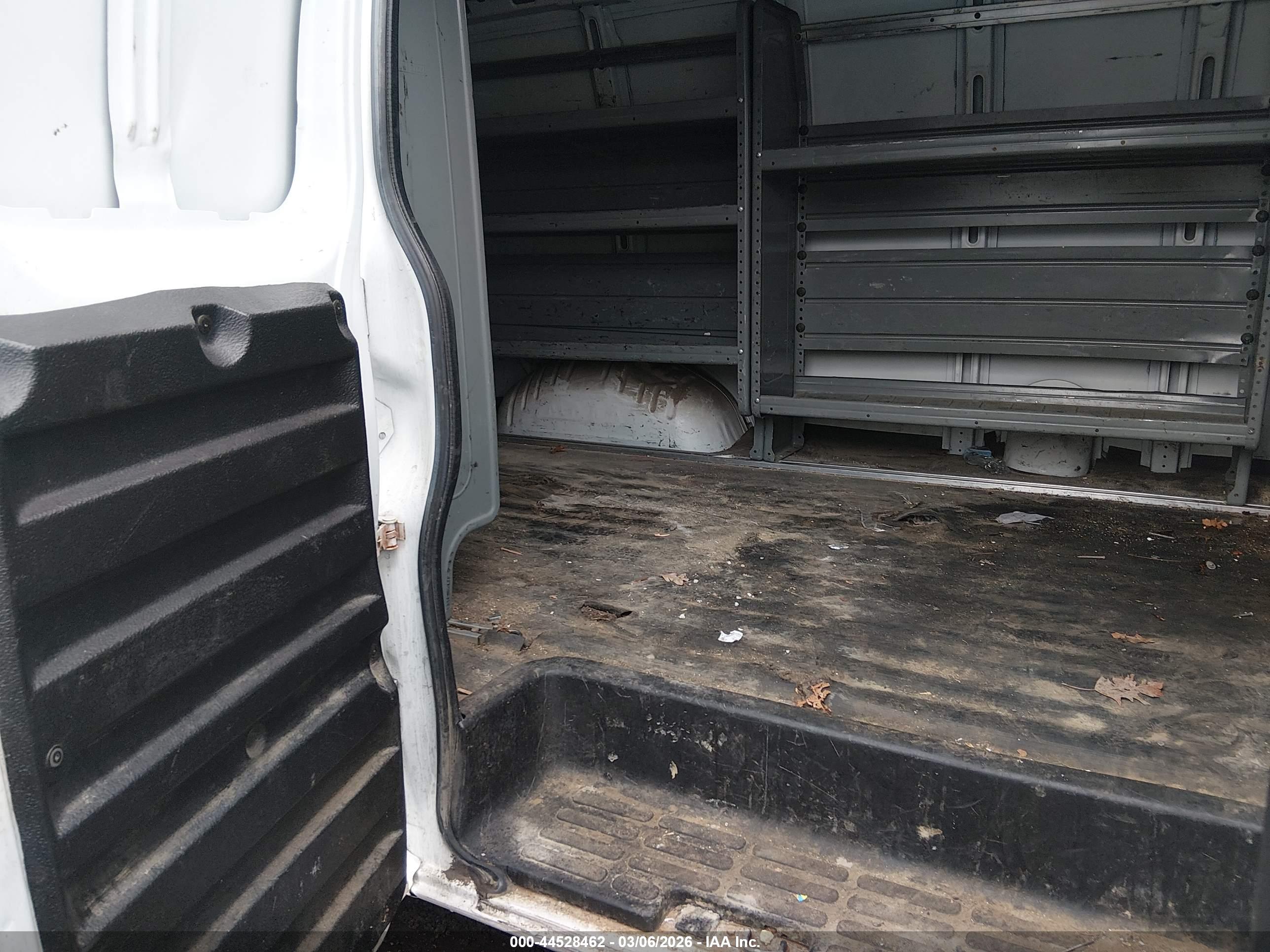 CHEVROLET EXPRESS image 8