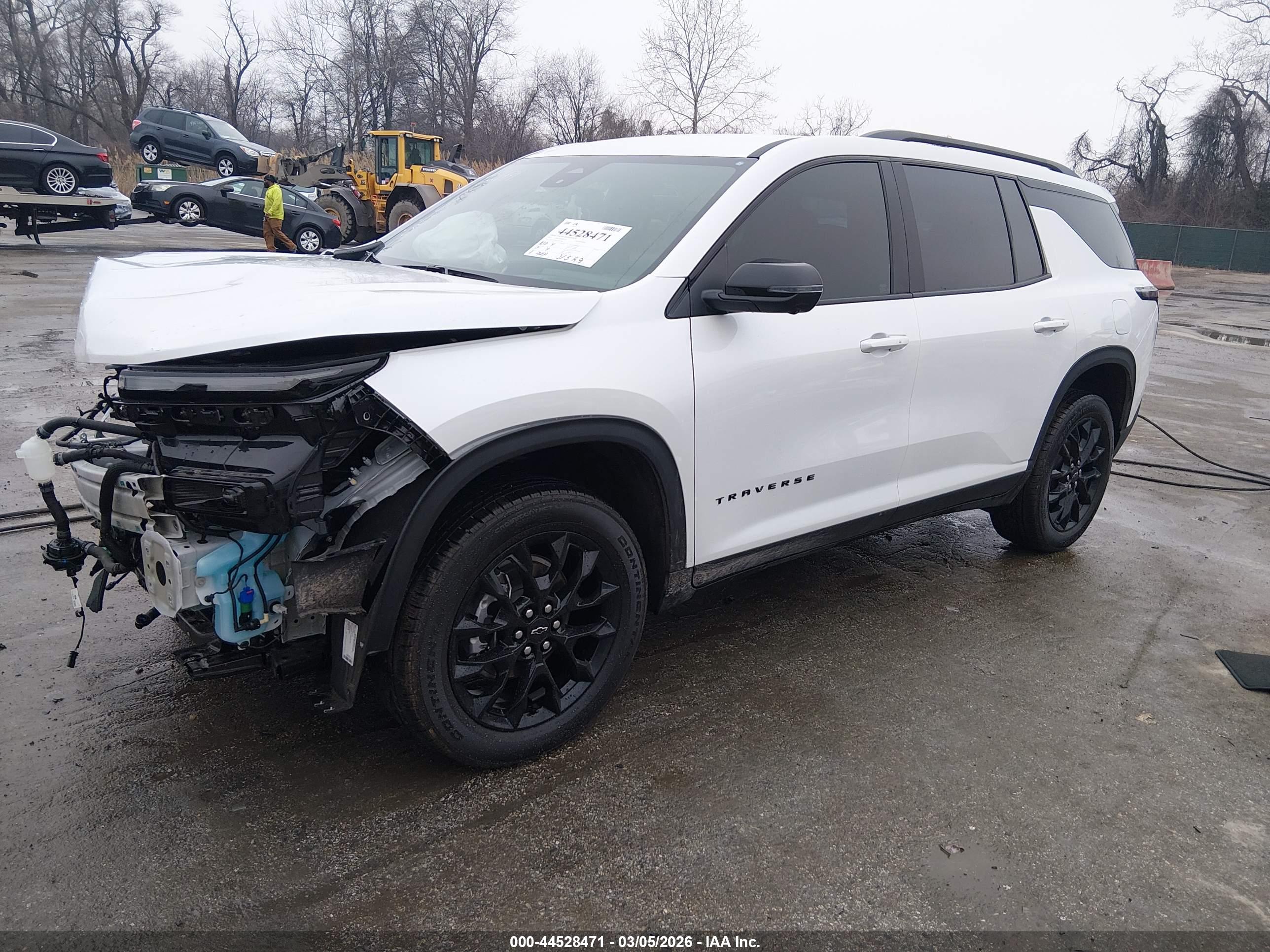CHEVROLET TRAVERSE image 2