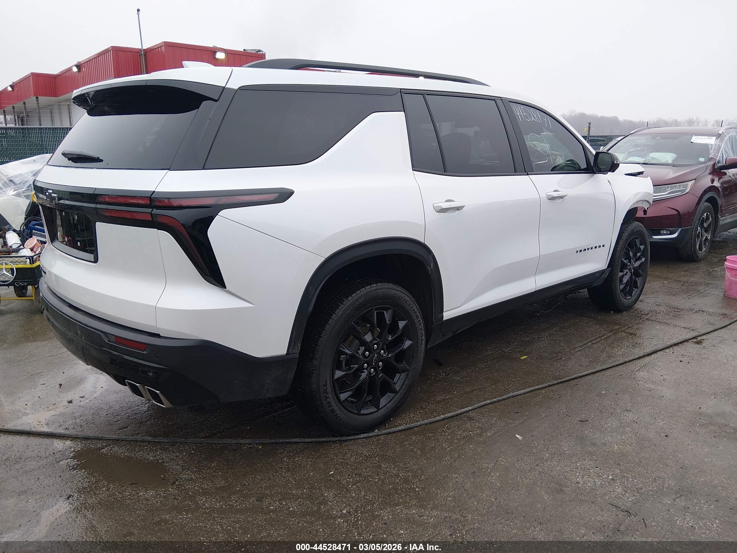 CHEVROLET TRAVERSE image 4