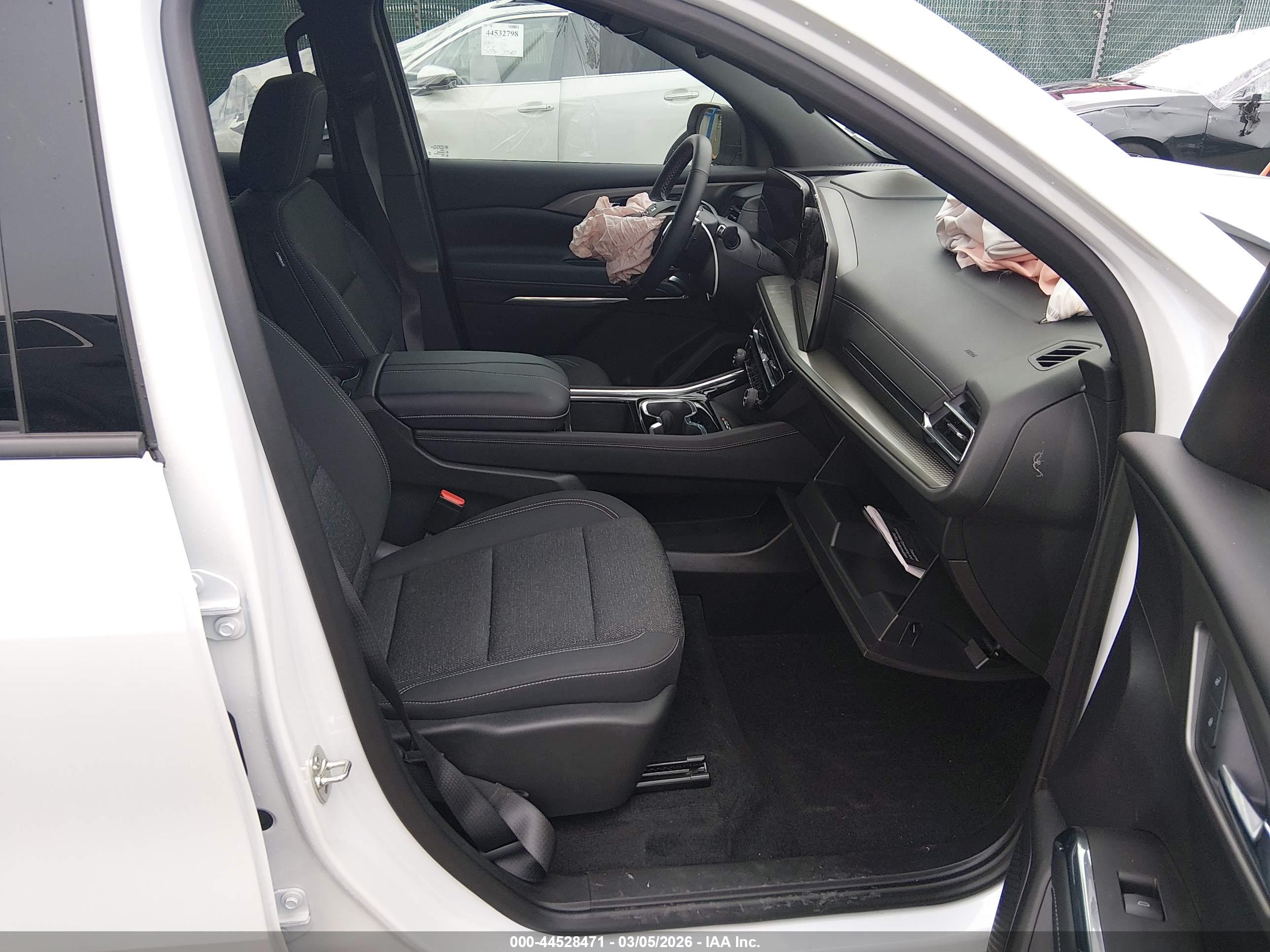 CHEVROLET TRAVERSE image 5