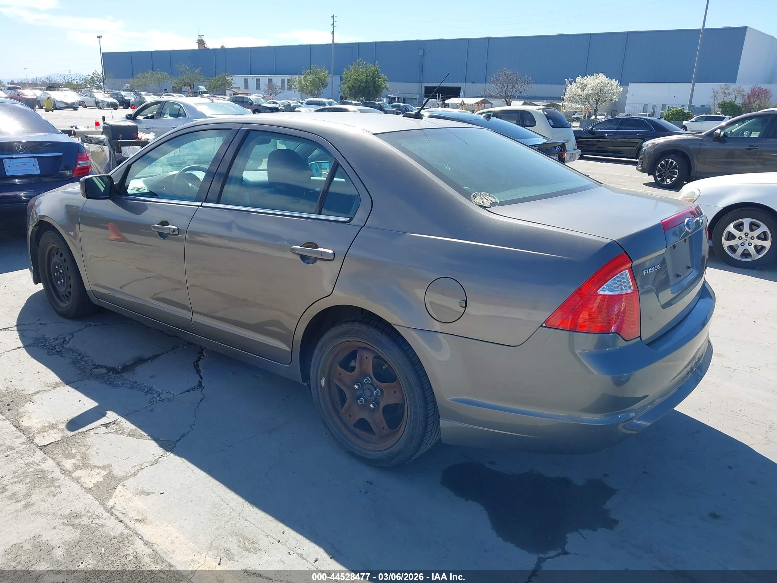 FORD FUSION image 3