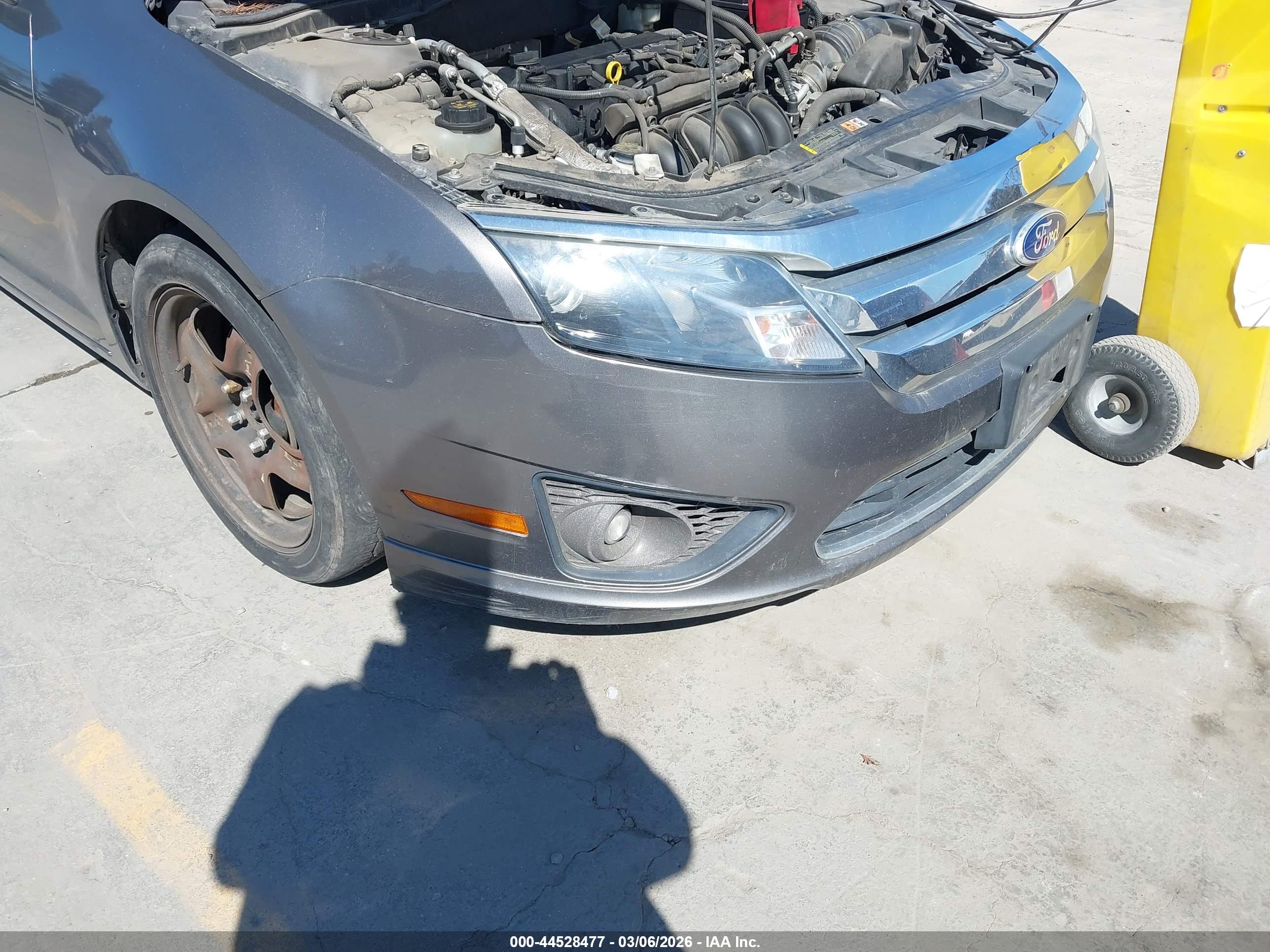 FORD FUSION image 6