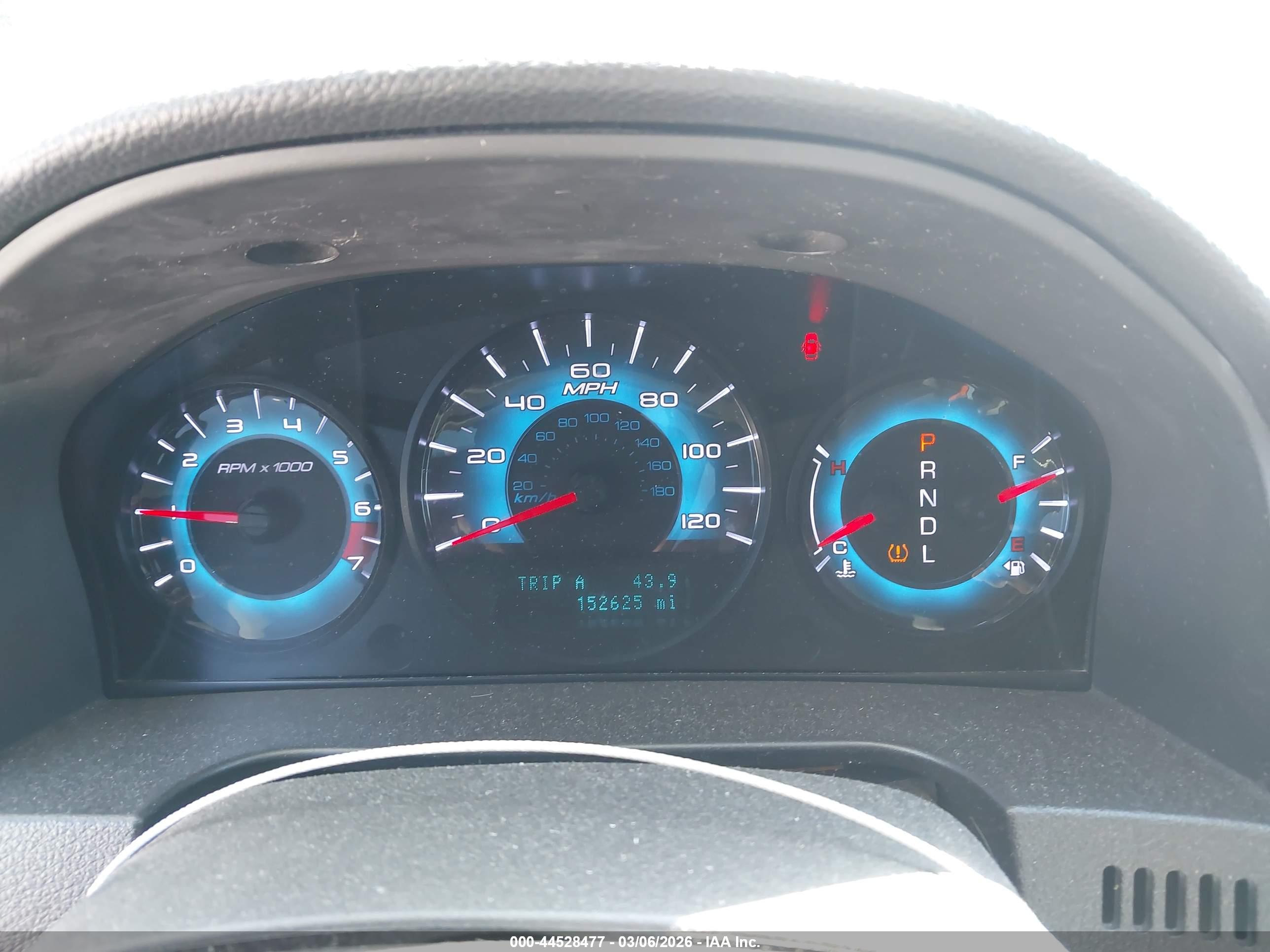 FORD FUSION image 7