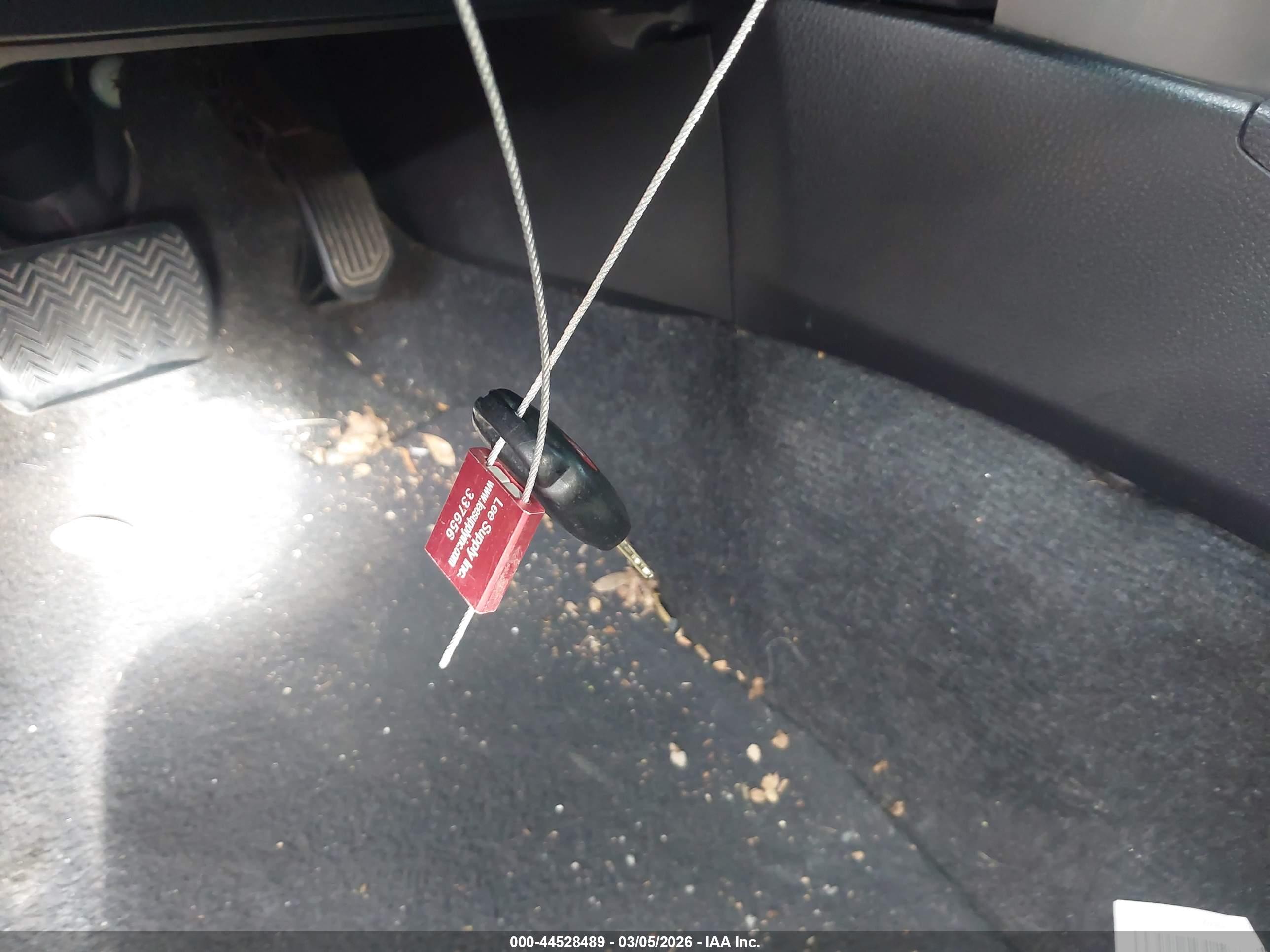 TOYOTA RAV4 image 11