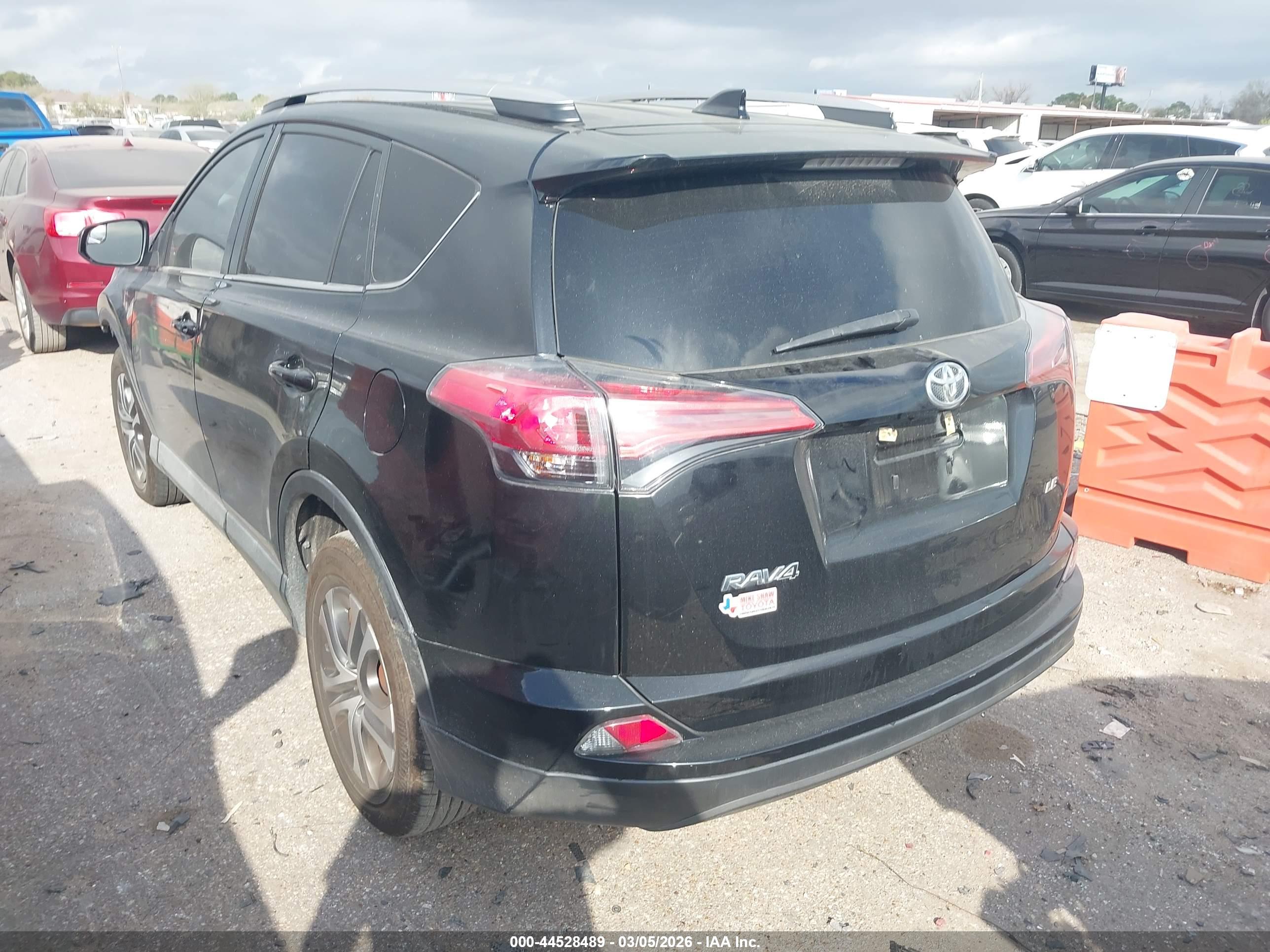 TOYOTA RAV4 image 3