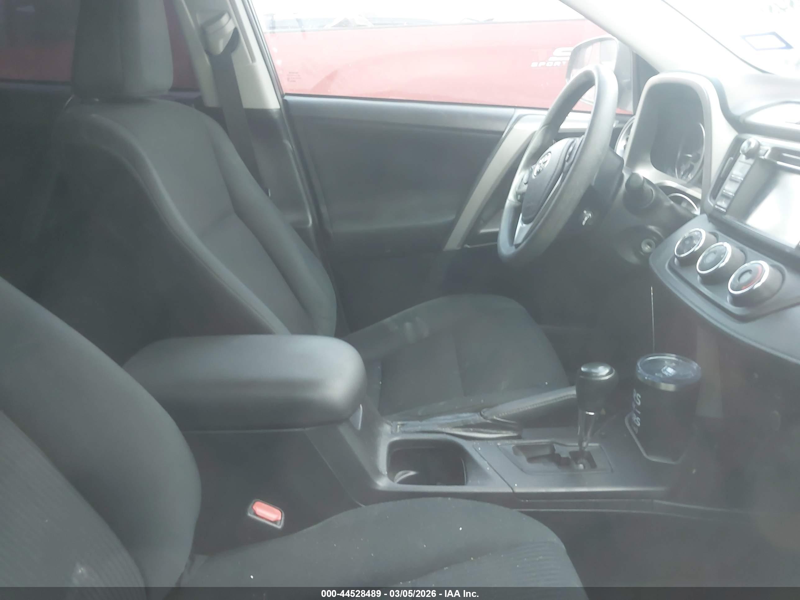 TOYOTA RAV4 image 5