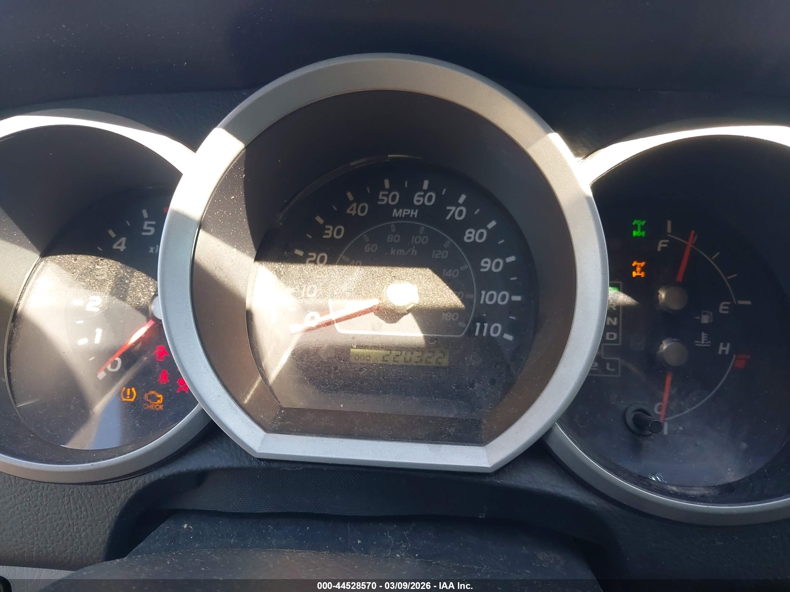TOYOTA 4RUNNER image 7