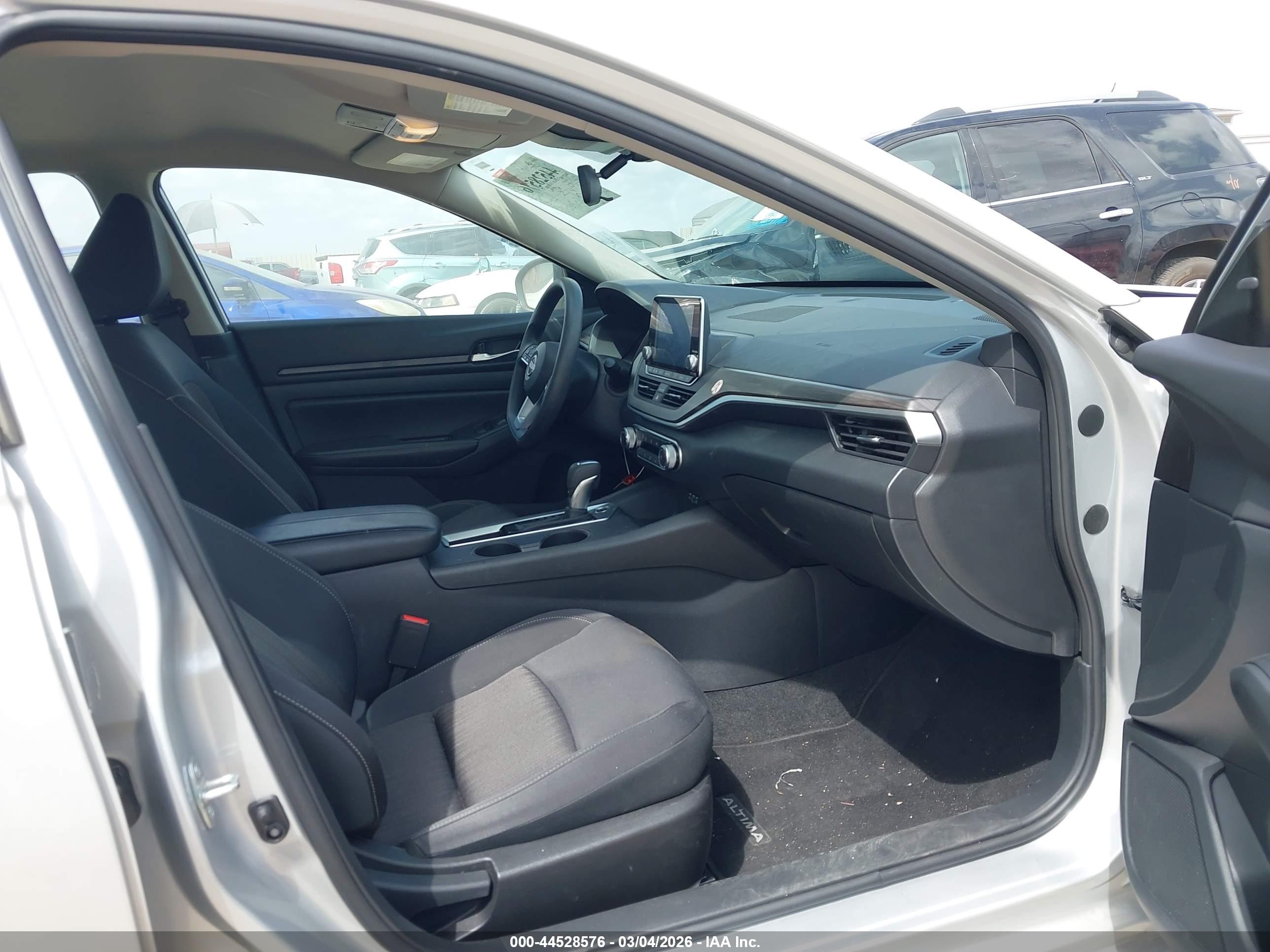 NISSAN ALTIMA image 5