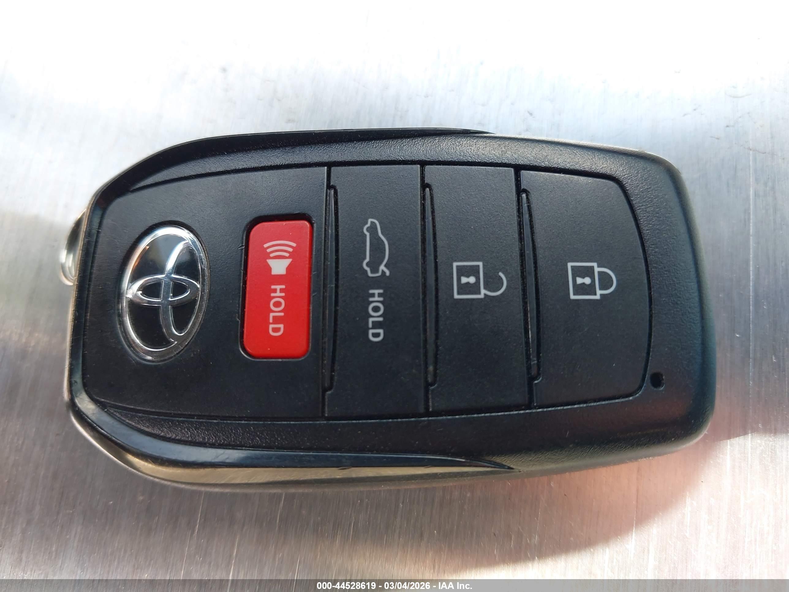 TOYOTA CAMRY image 11