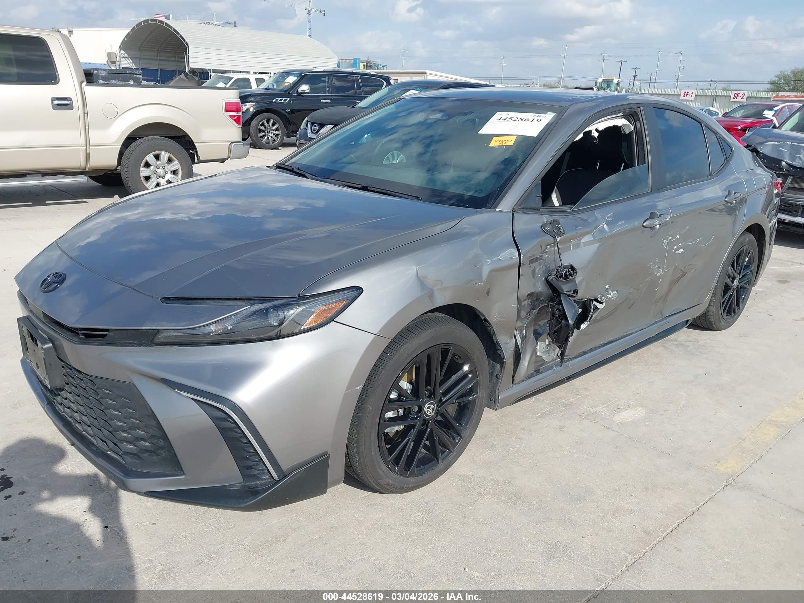 TOYOTA CAMRY image 2