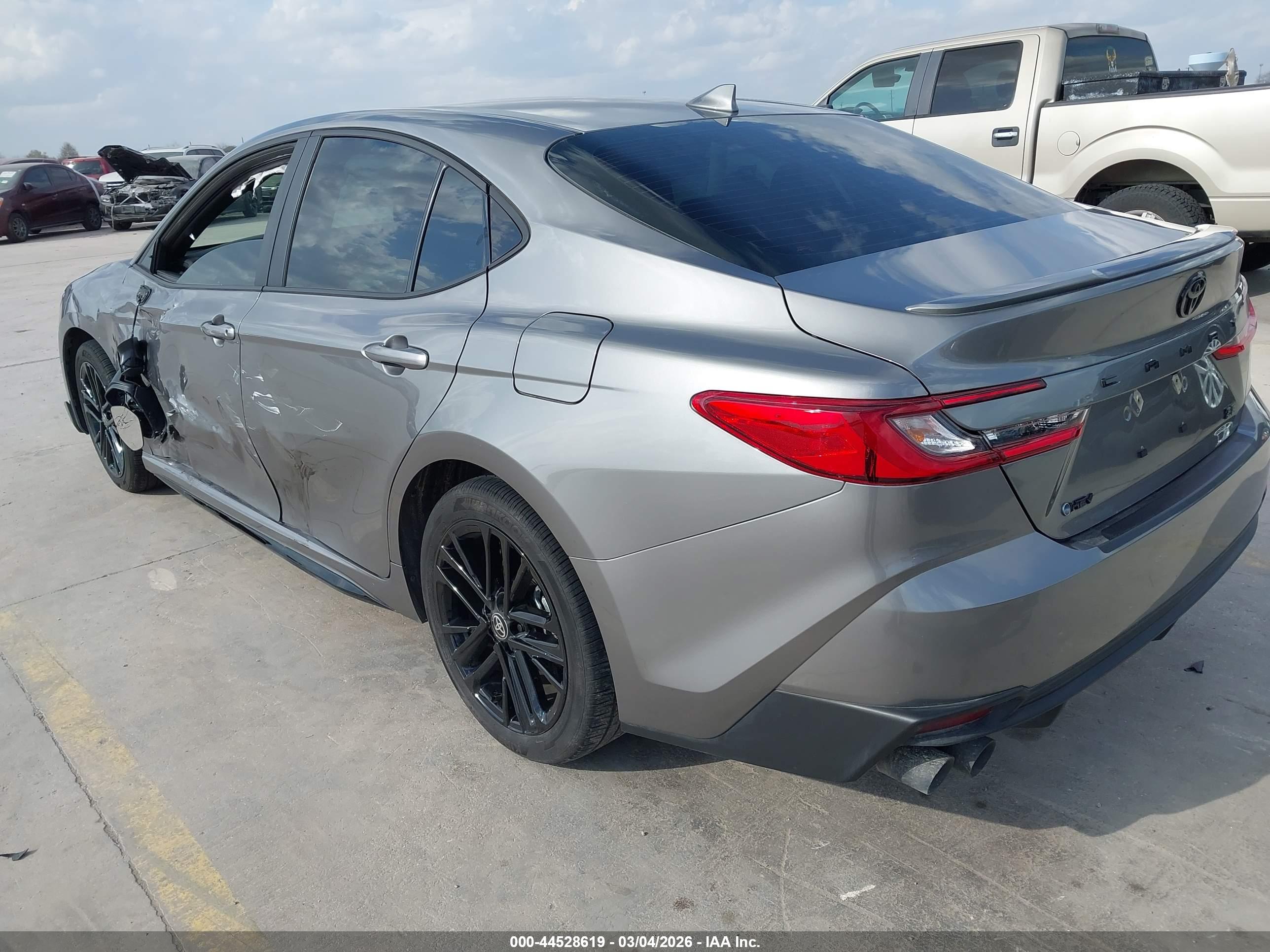 TOYOTA CAMRY image 3