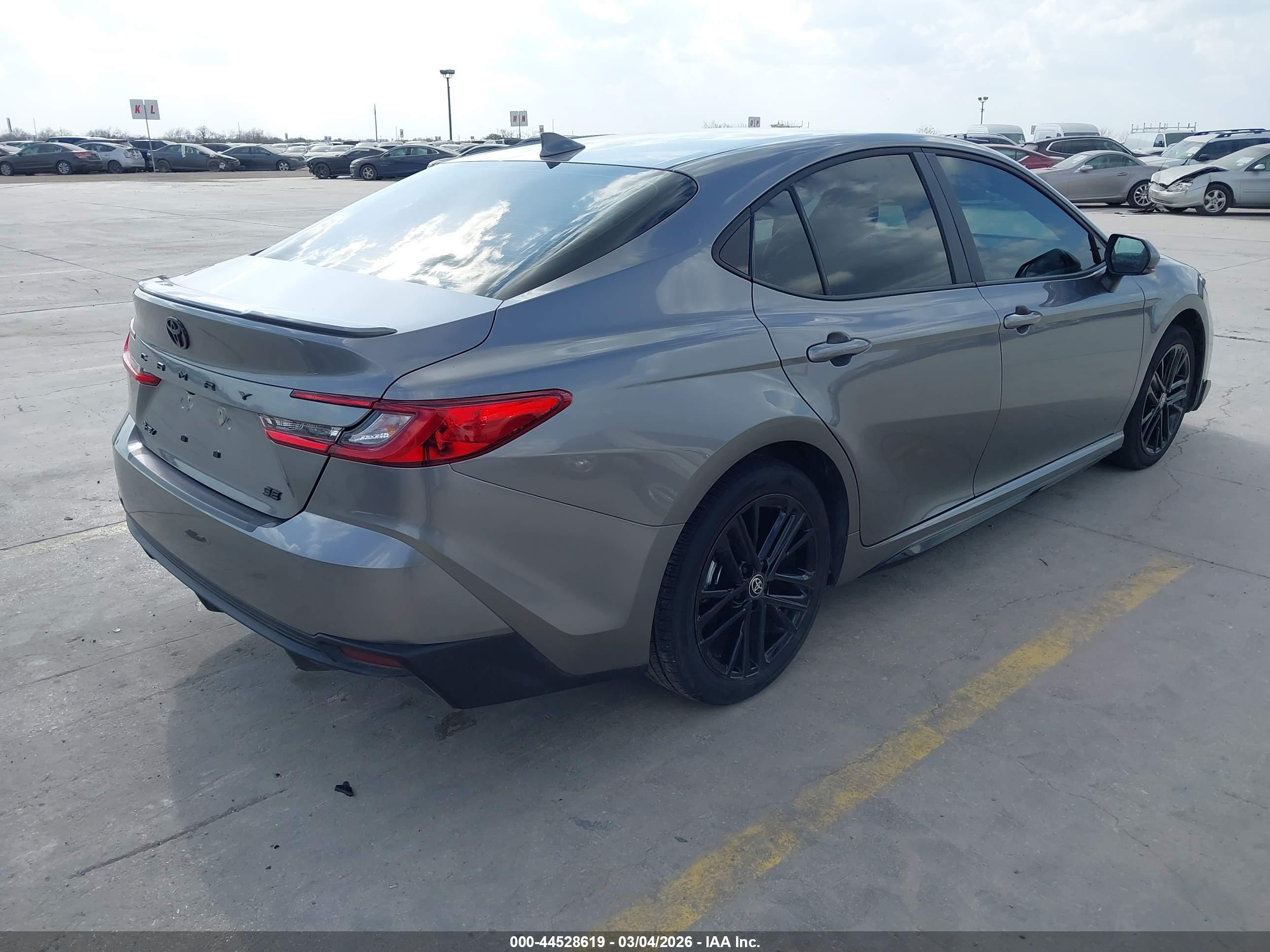 TOYOTA CAMRY image 4