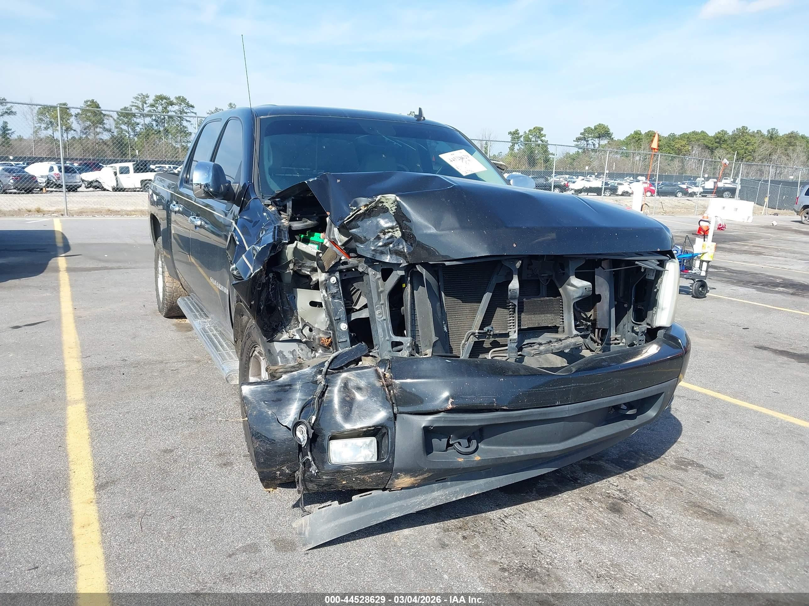 CHEVROLET SILVERADO image 6
