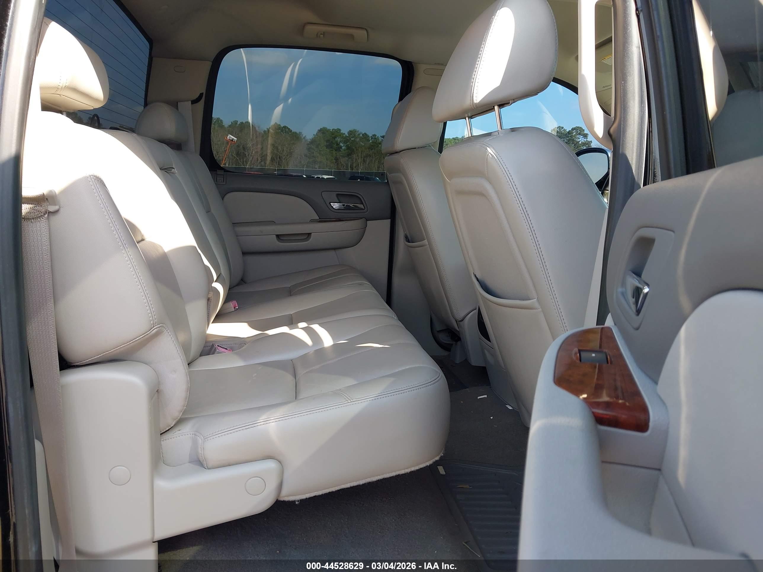 CHEVROLET SILVERADO image 8