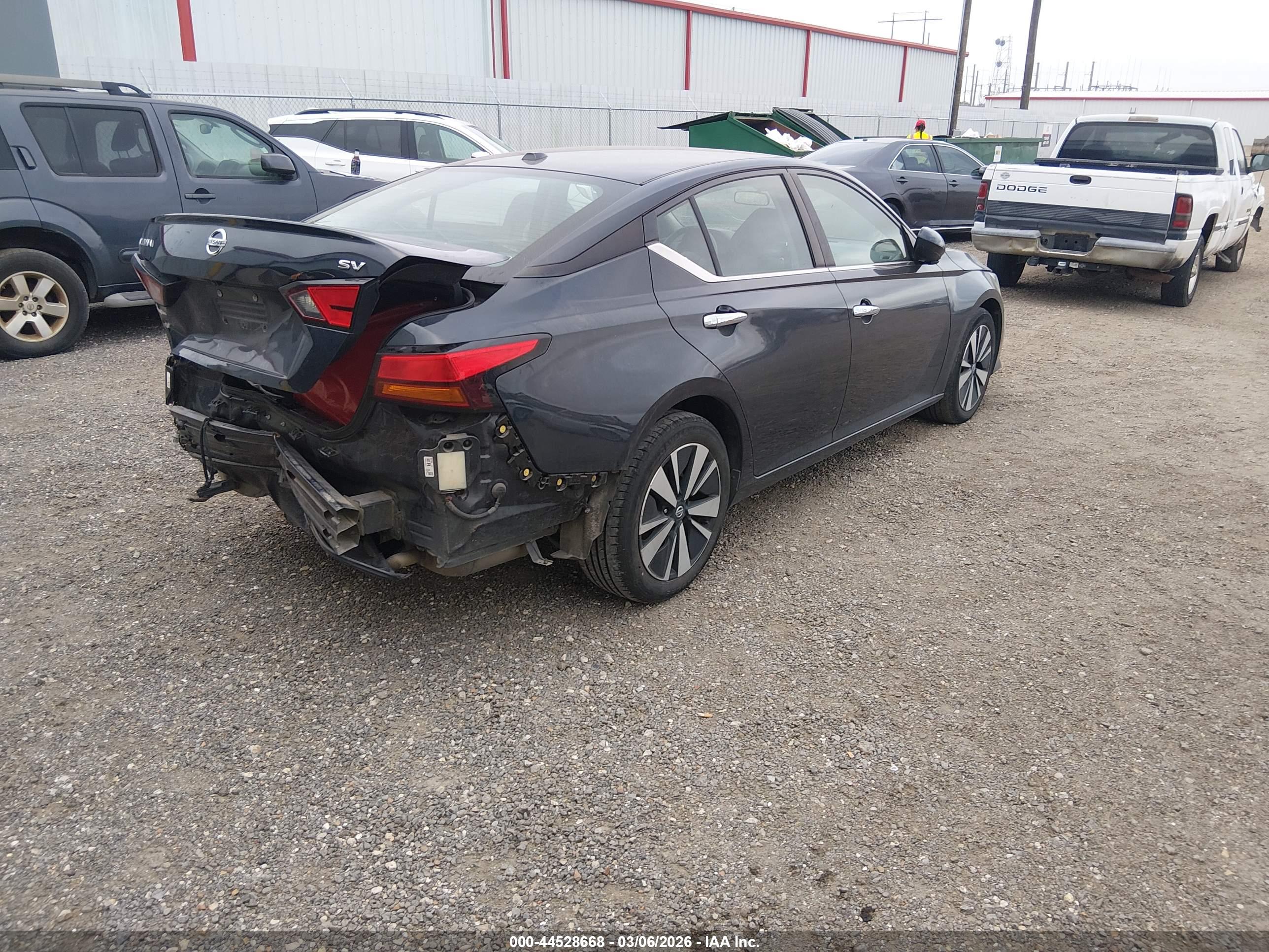 NISSAN ALTIMA image 4