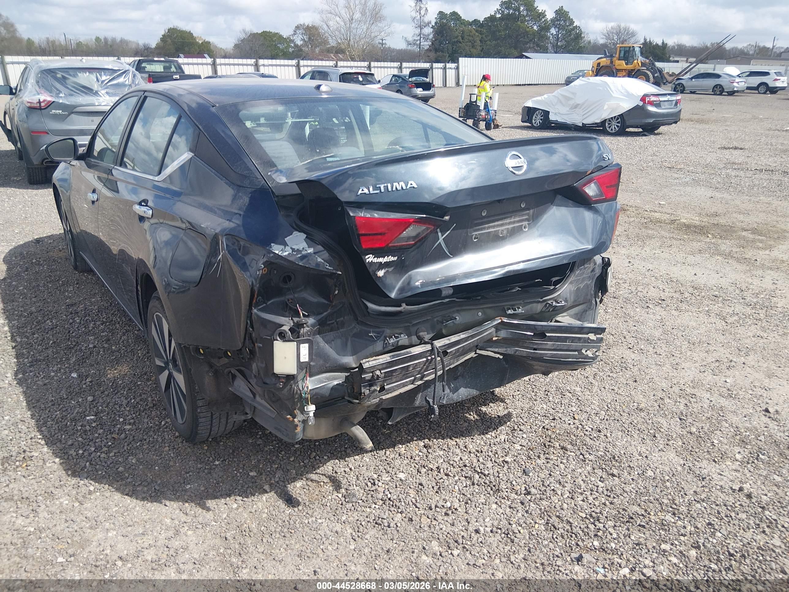 NISSAN ALTIMA image 6