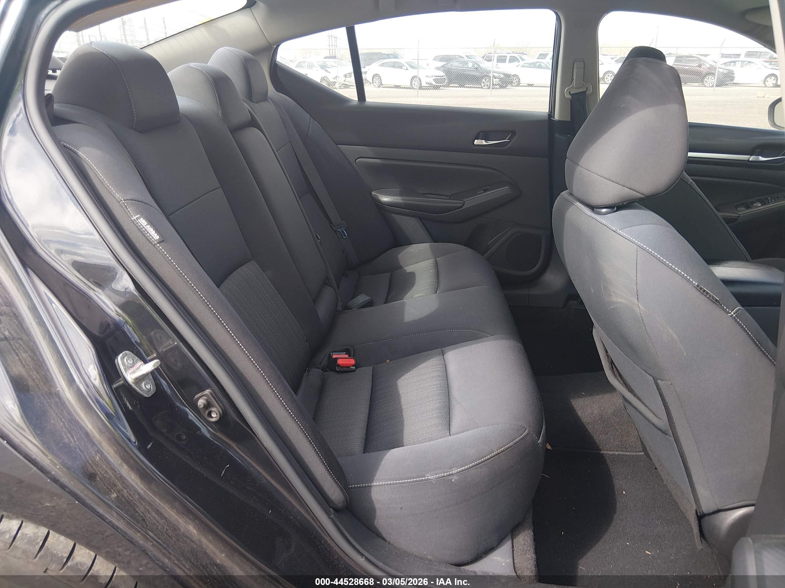 NISSAN ALTIMA image 8