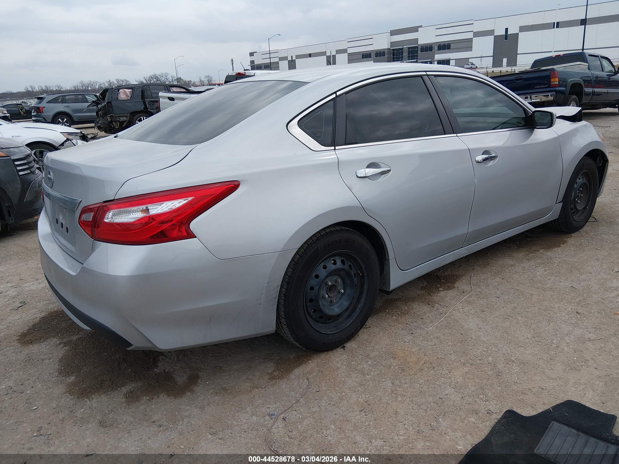 NISSAN ALTIMA image 4
