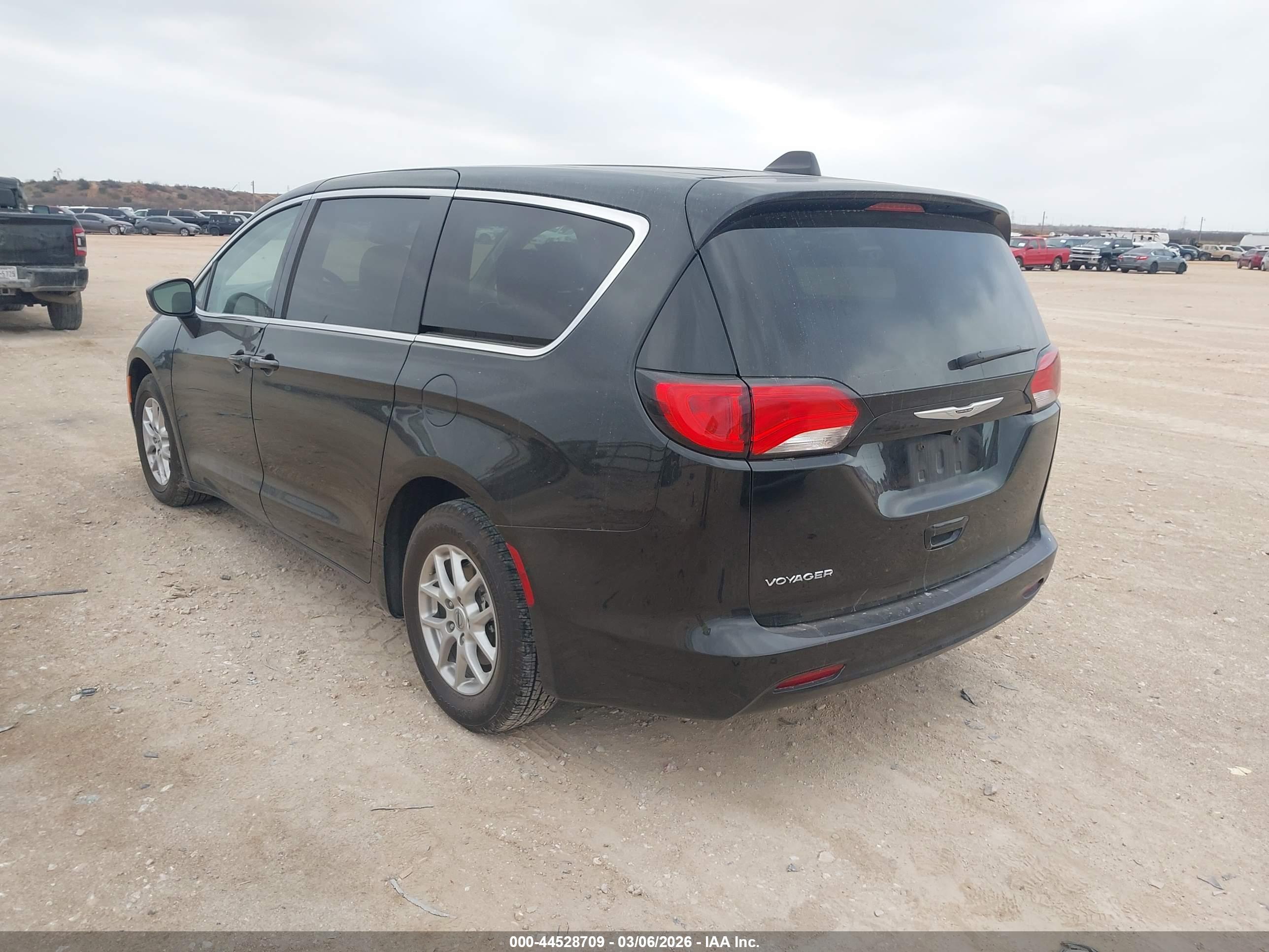 CHRYSLER VOYAGER image 3