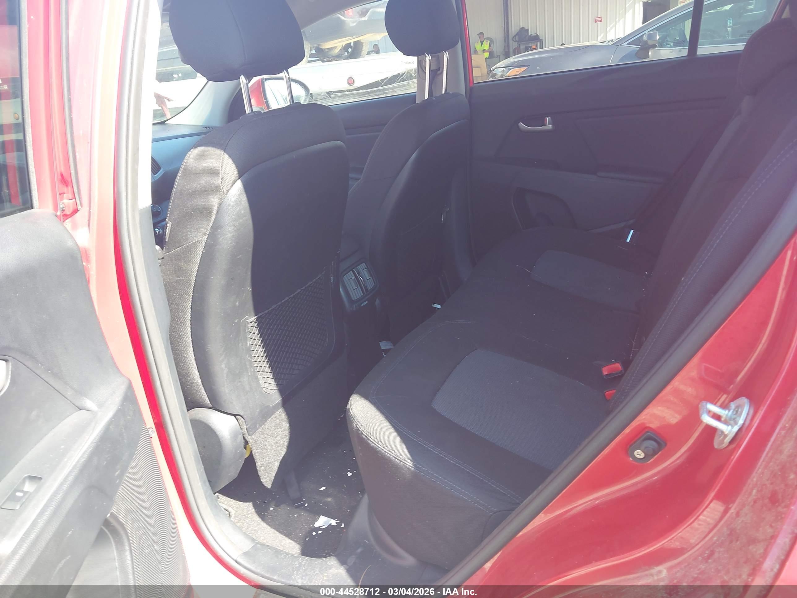 KIA SPORTAGE image 8
