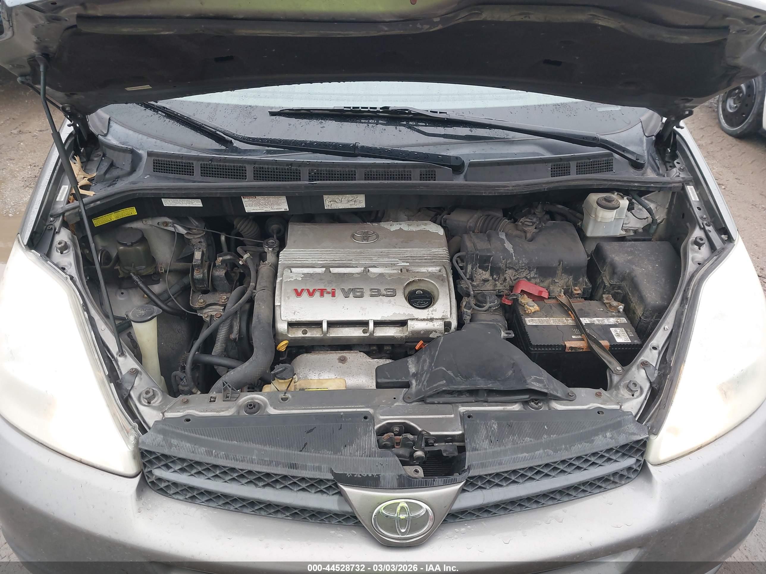 TOYOTA SIENNA image 10
