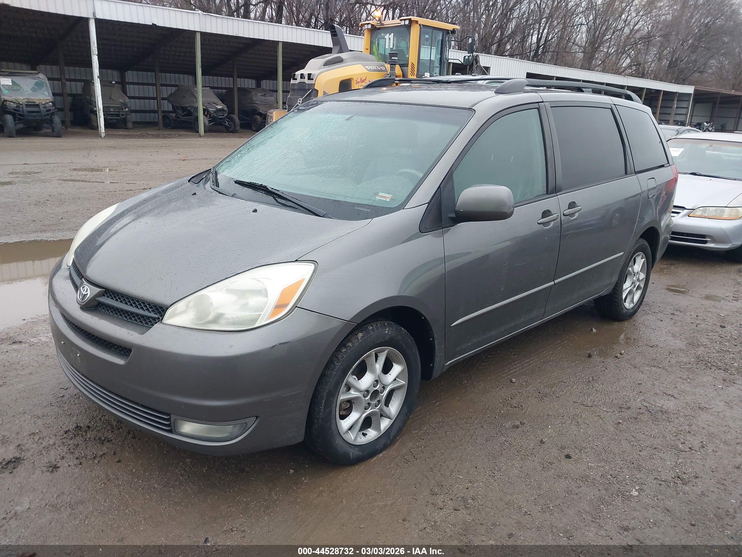TOYOTA SIENNA image 2