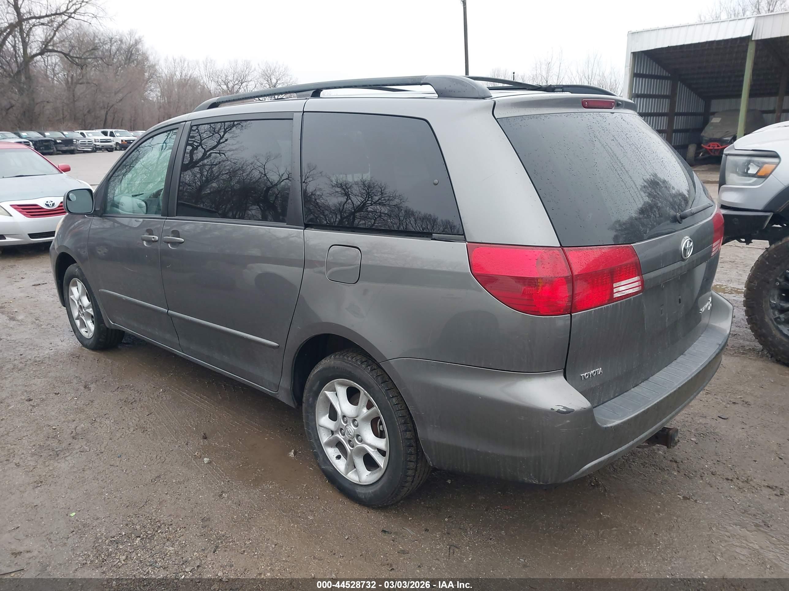 TOYOTA SIENNA image 3