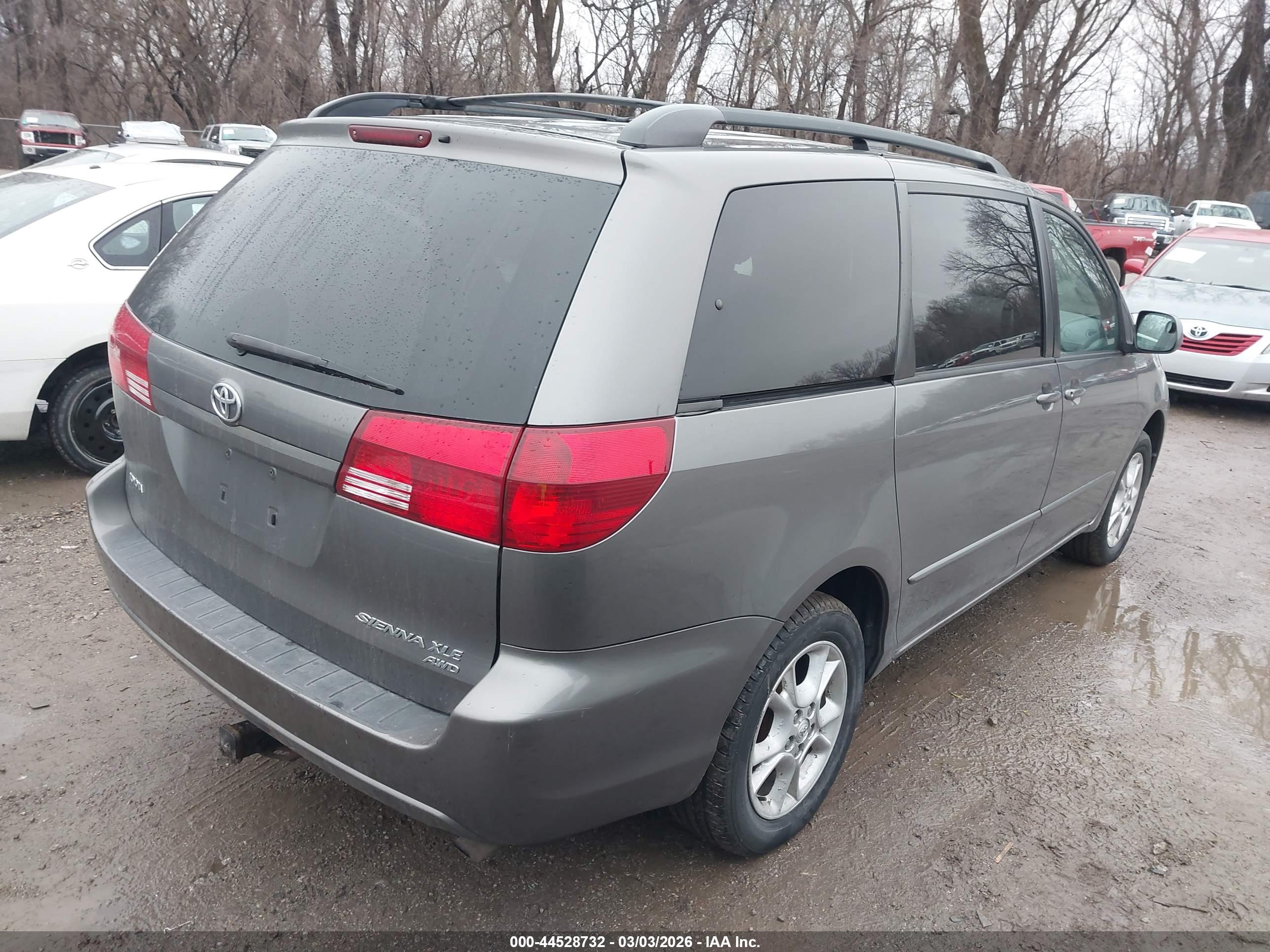 TOYOTA SIENNA image 4