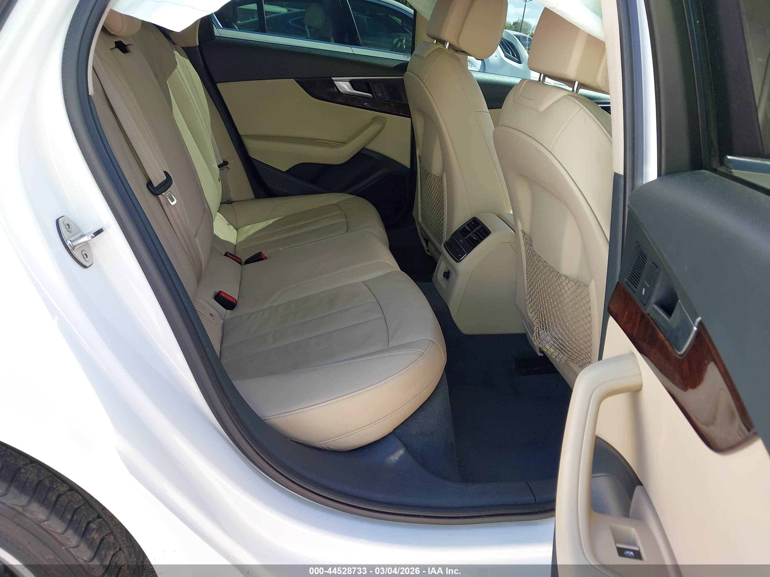 AUDI A4 image 8