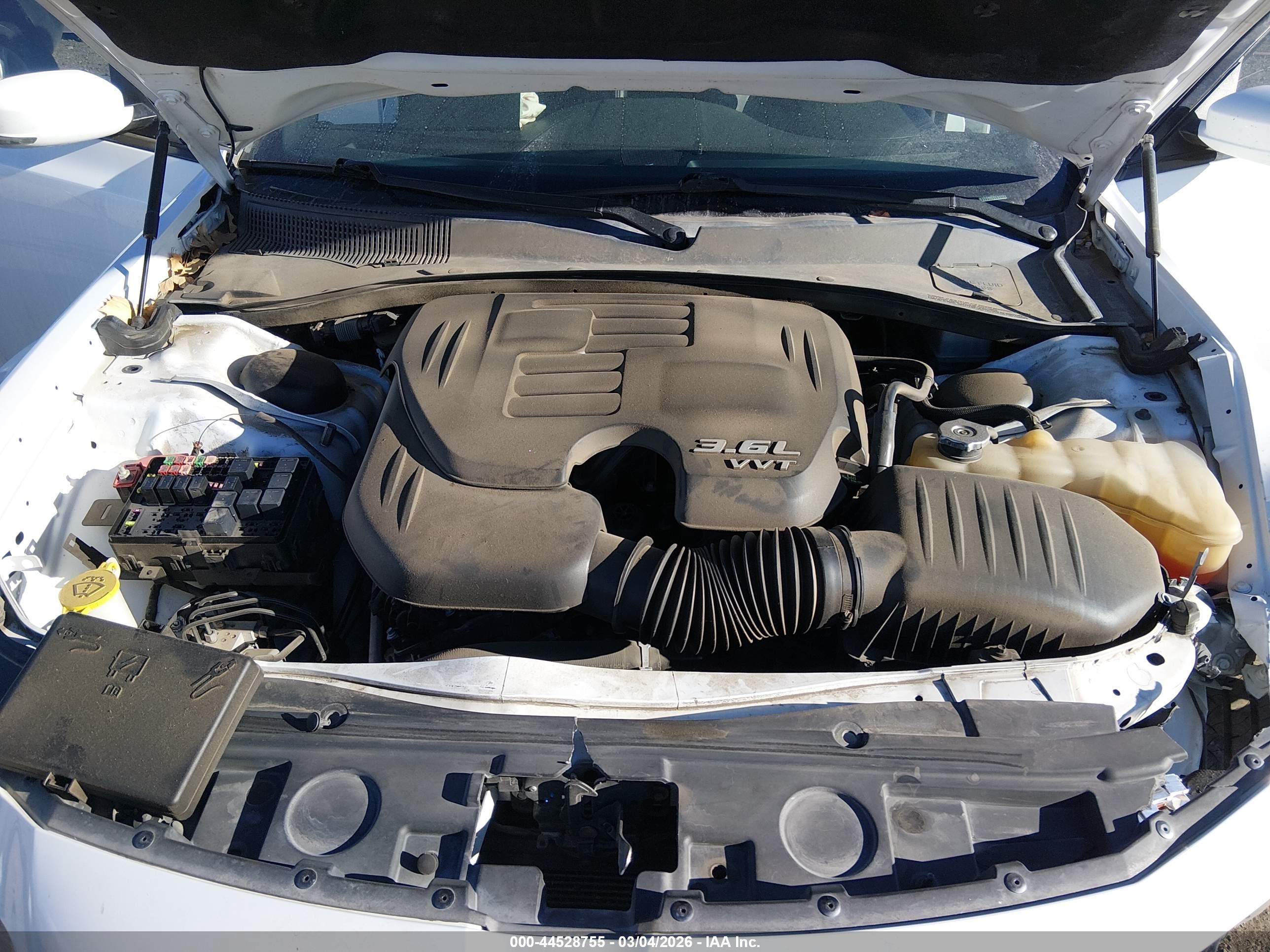 CHRYSLER 300 image 10