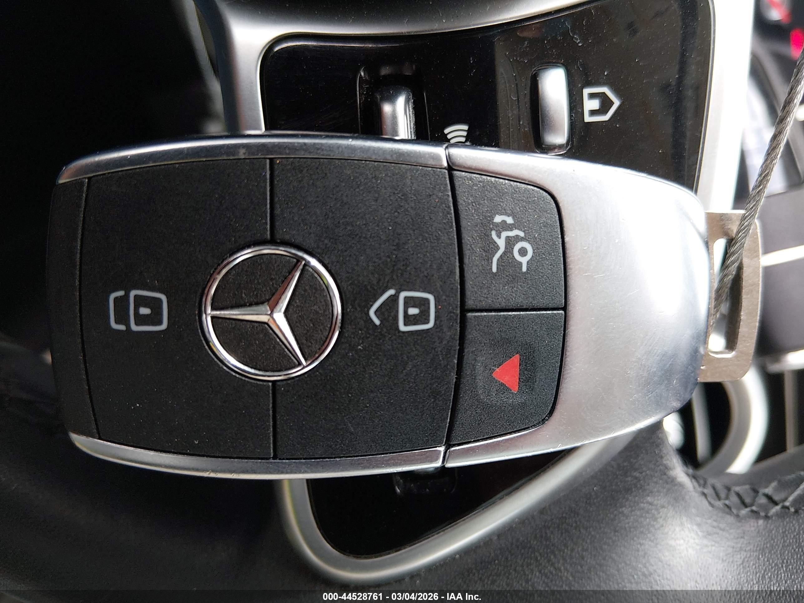 MERCEDES-BENZ GLC image 11