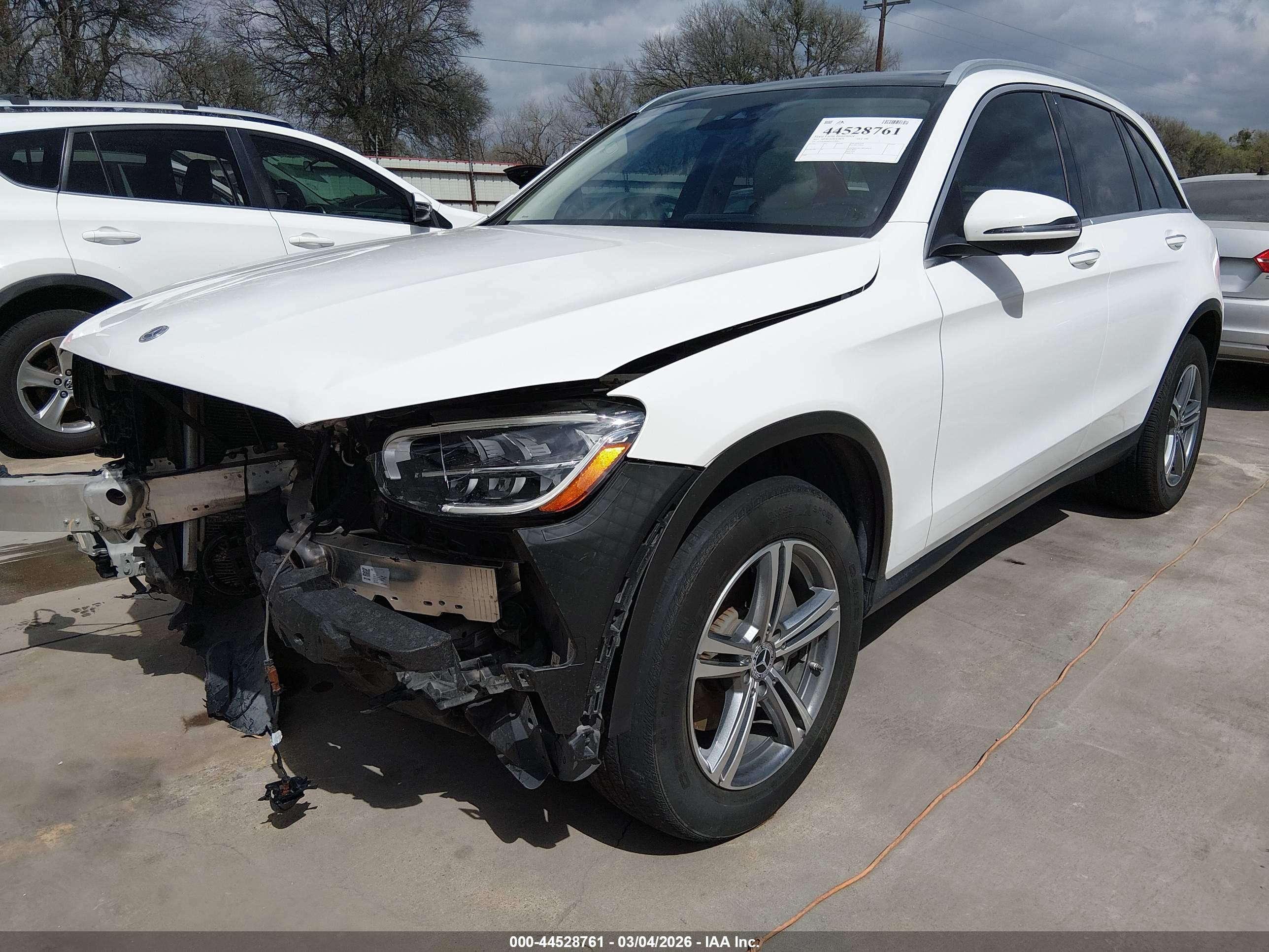 MERCEDES-BENZ GLC image 2