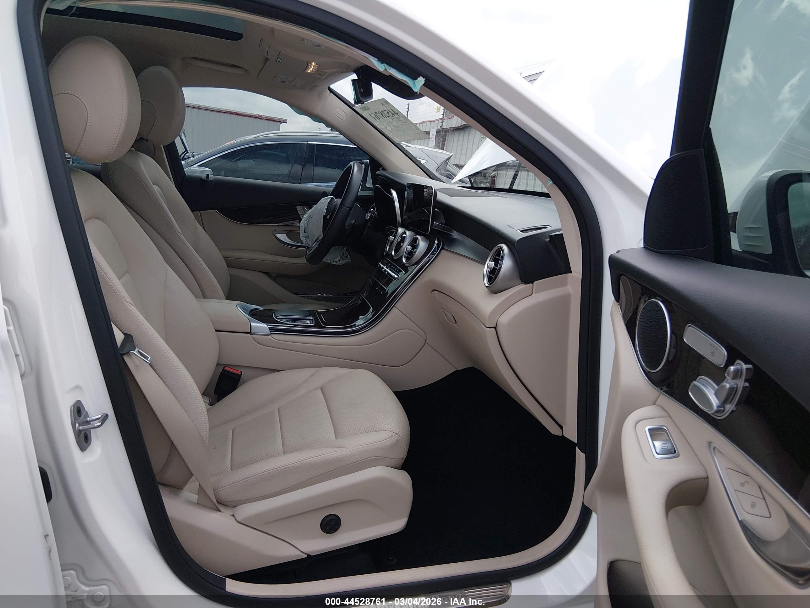 MERCEDES-BENZ GLC image 5