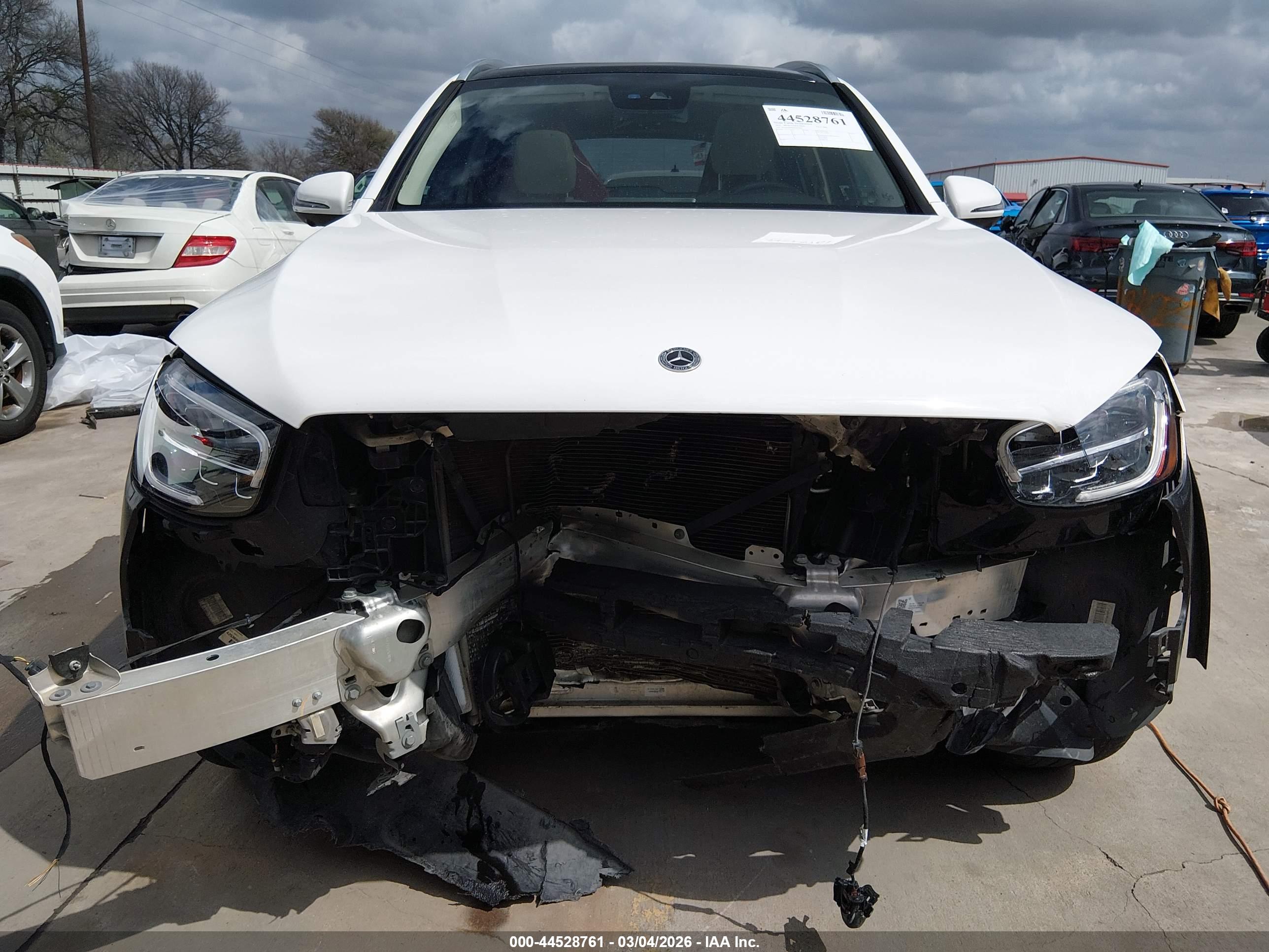 MERCEDES-BENZ GLC image 6