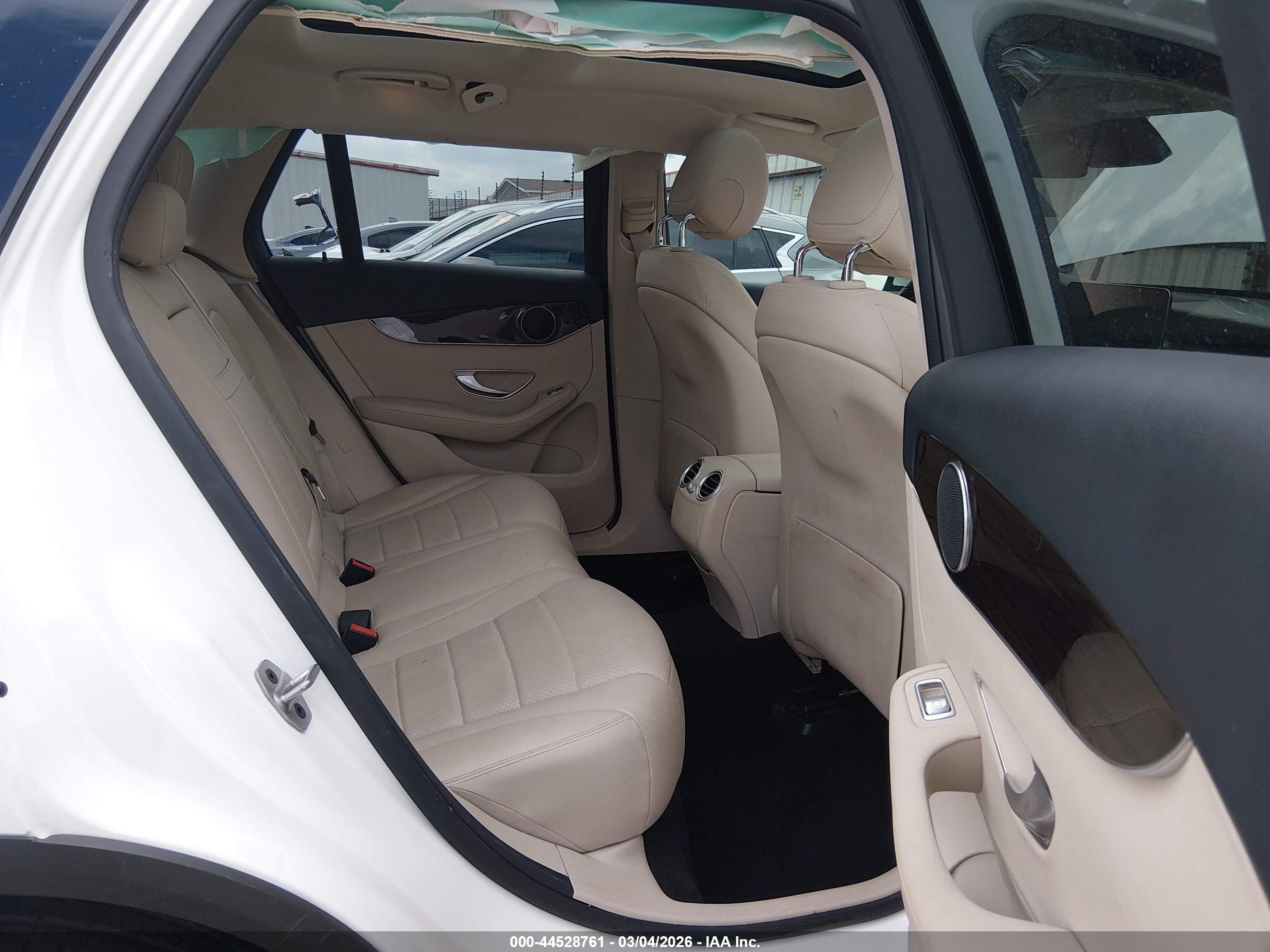 MERCEDES-BENZ GLC image 8