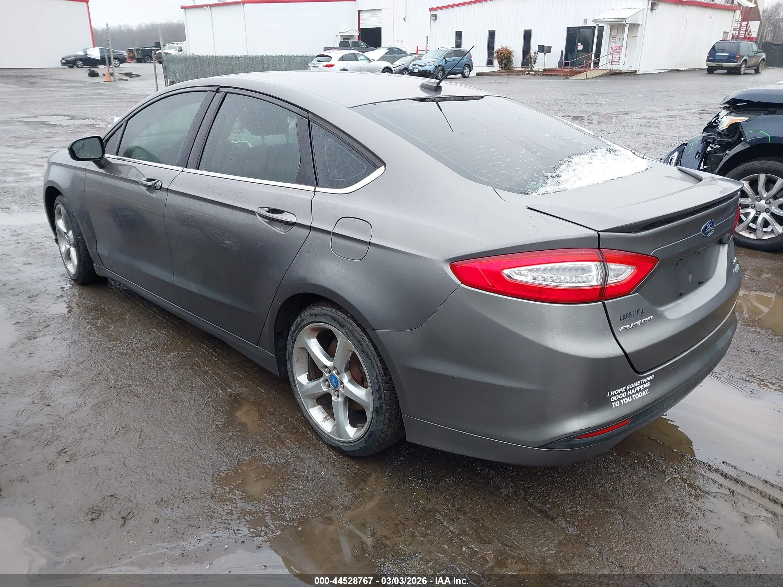 FORD FUSION image 3