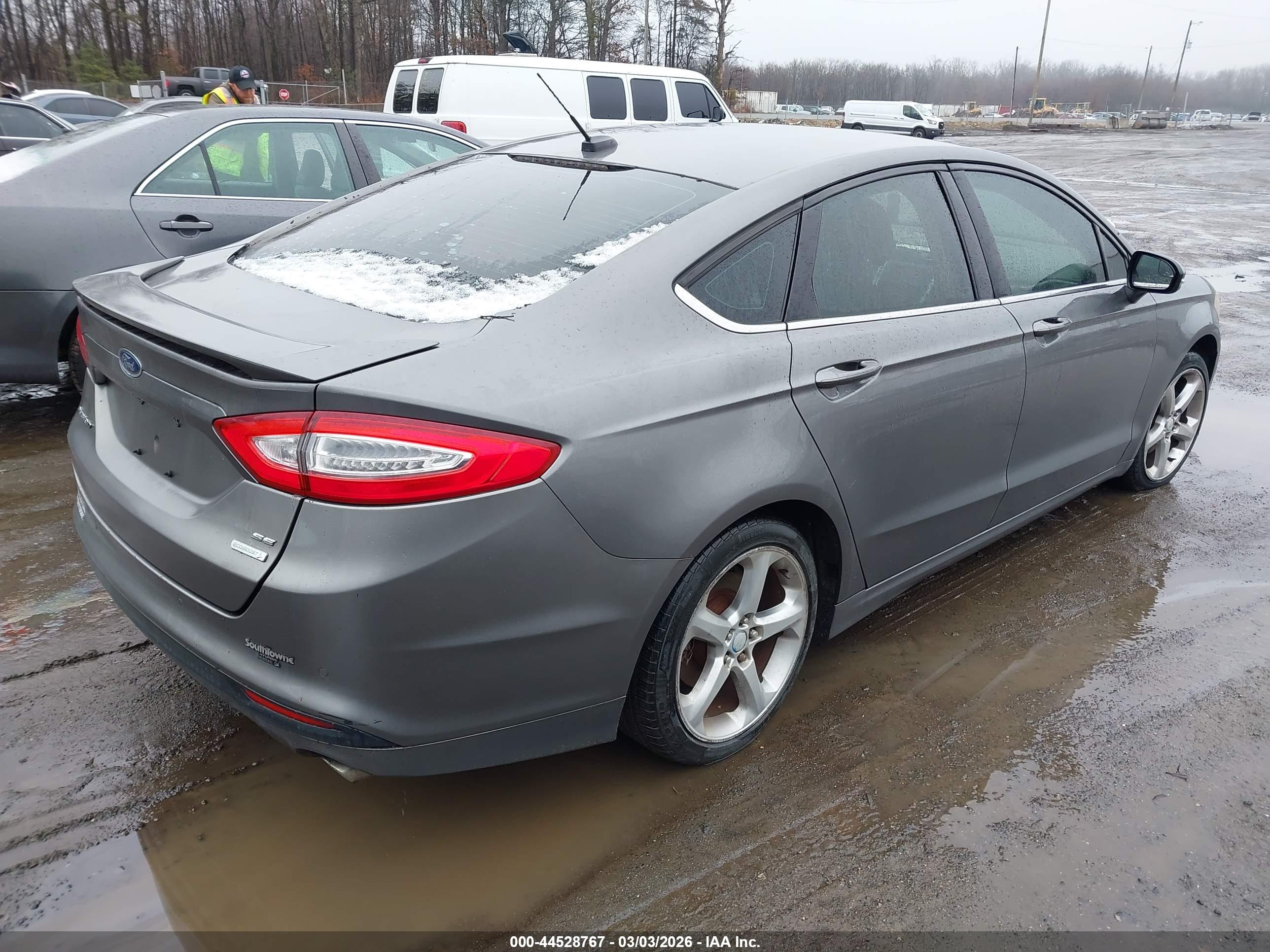 FORD FUSION image 4