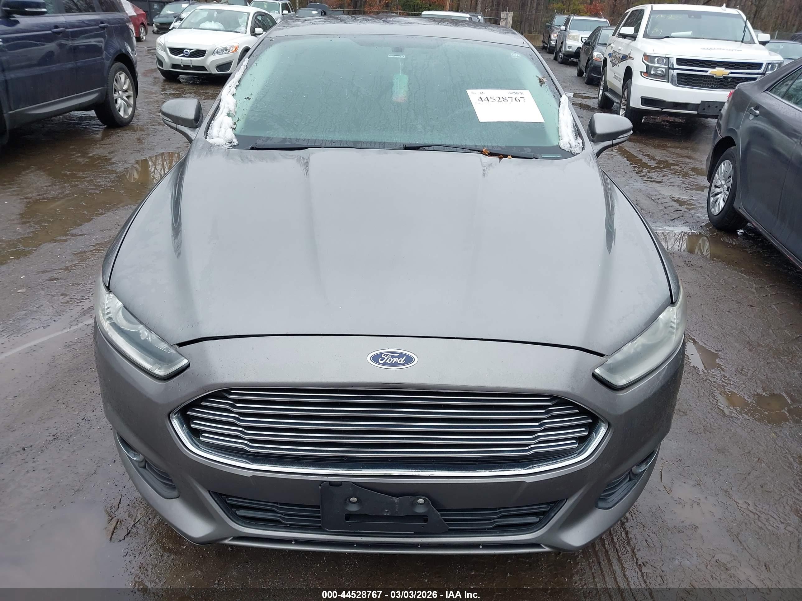 FORD FUSION image 6