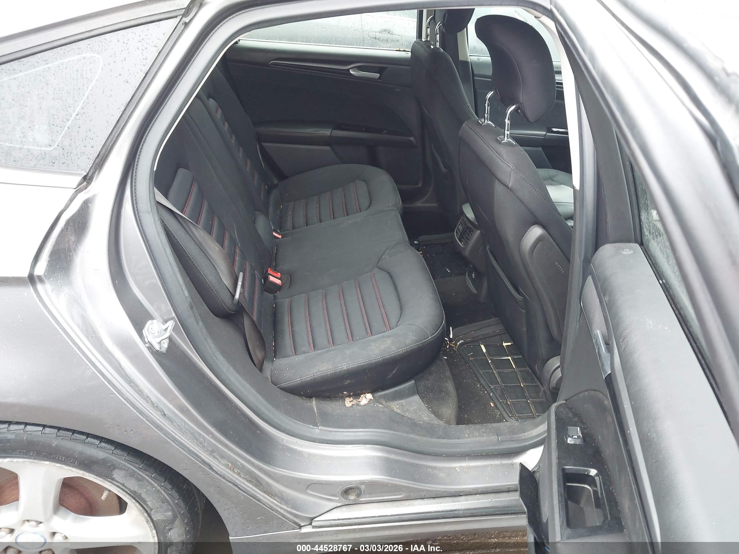 FORD FUSION image 8
