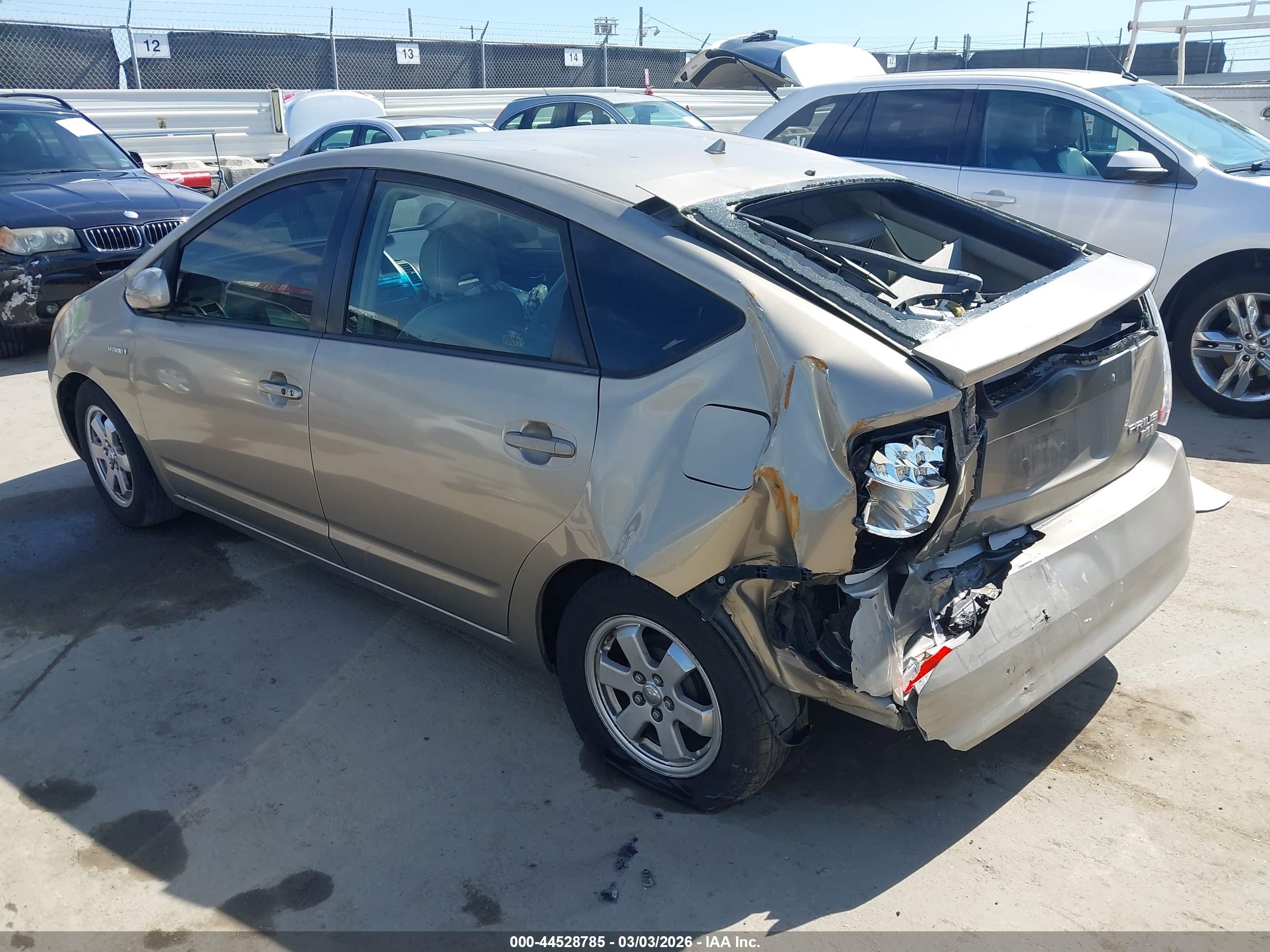 TOYOTA PRIUS image 3