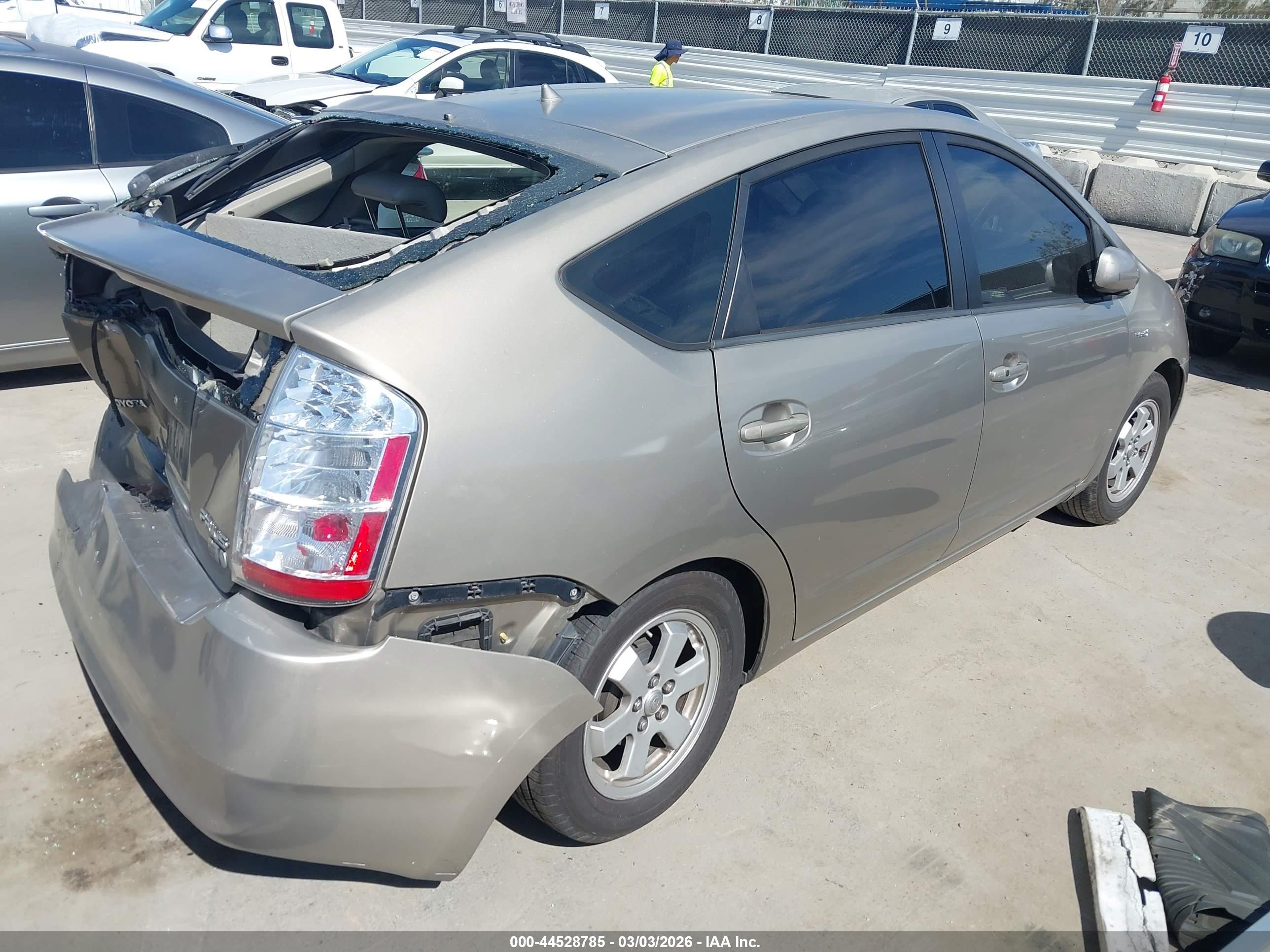 TOYOTA PRIUS image 4