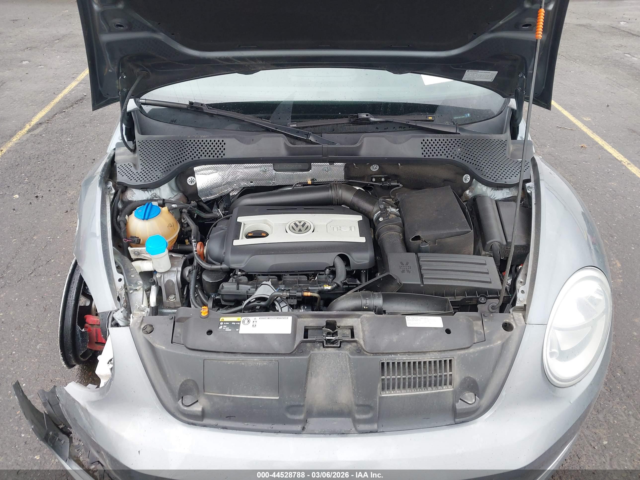 VOLKSWAGEN BEETLE image 10