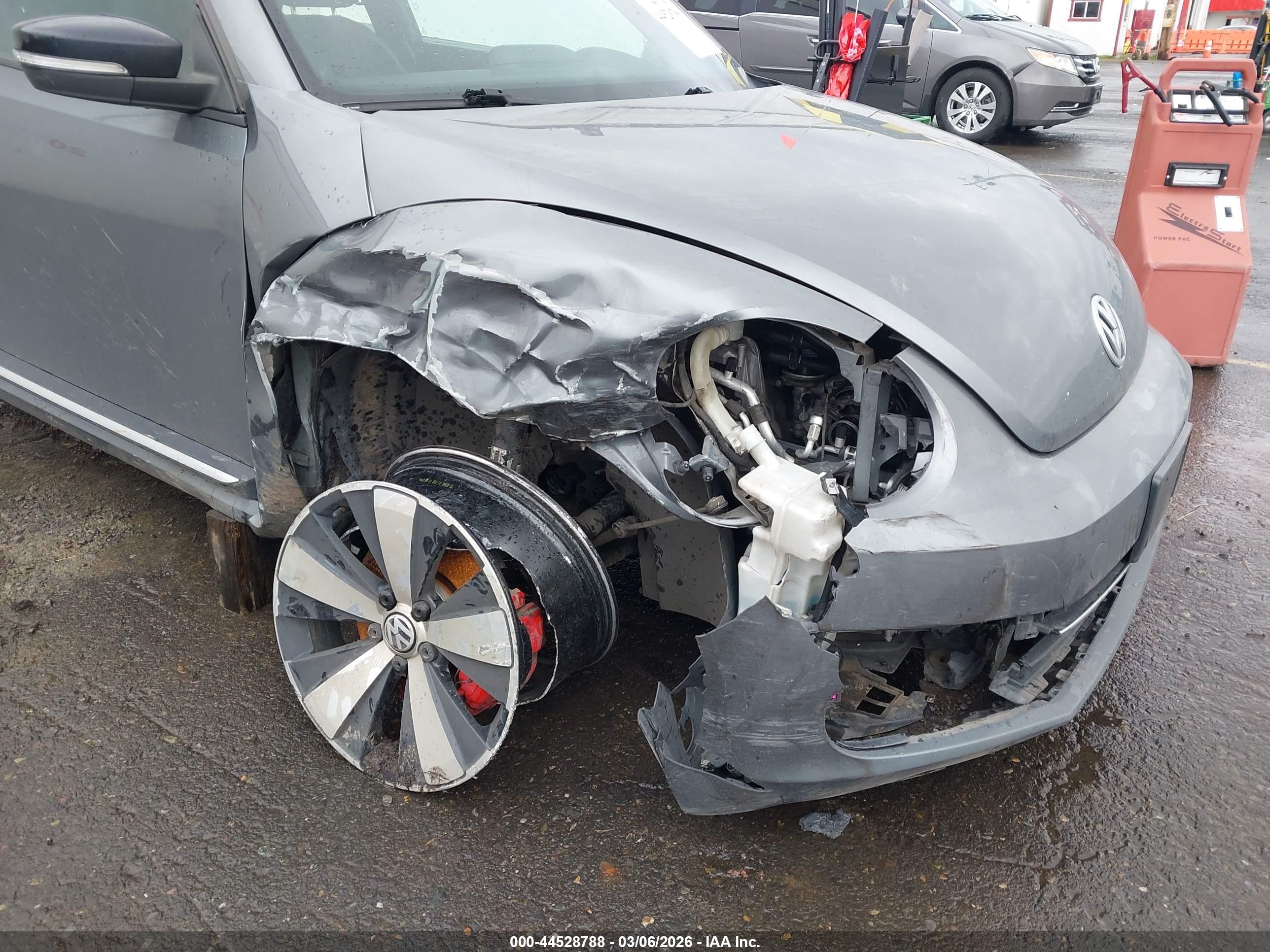 VOLKSWAGEN BEETLE image 6
