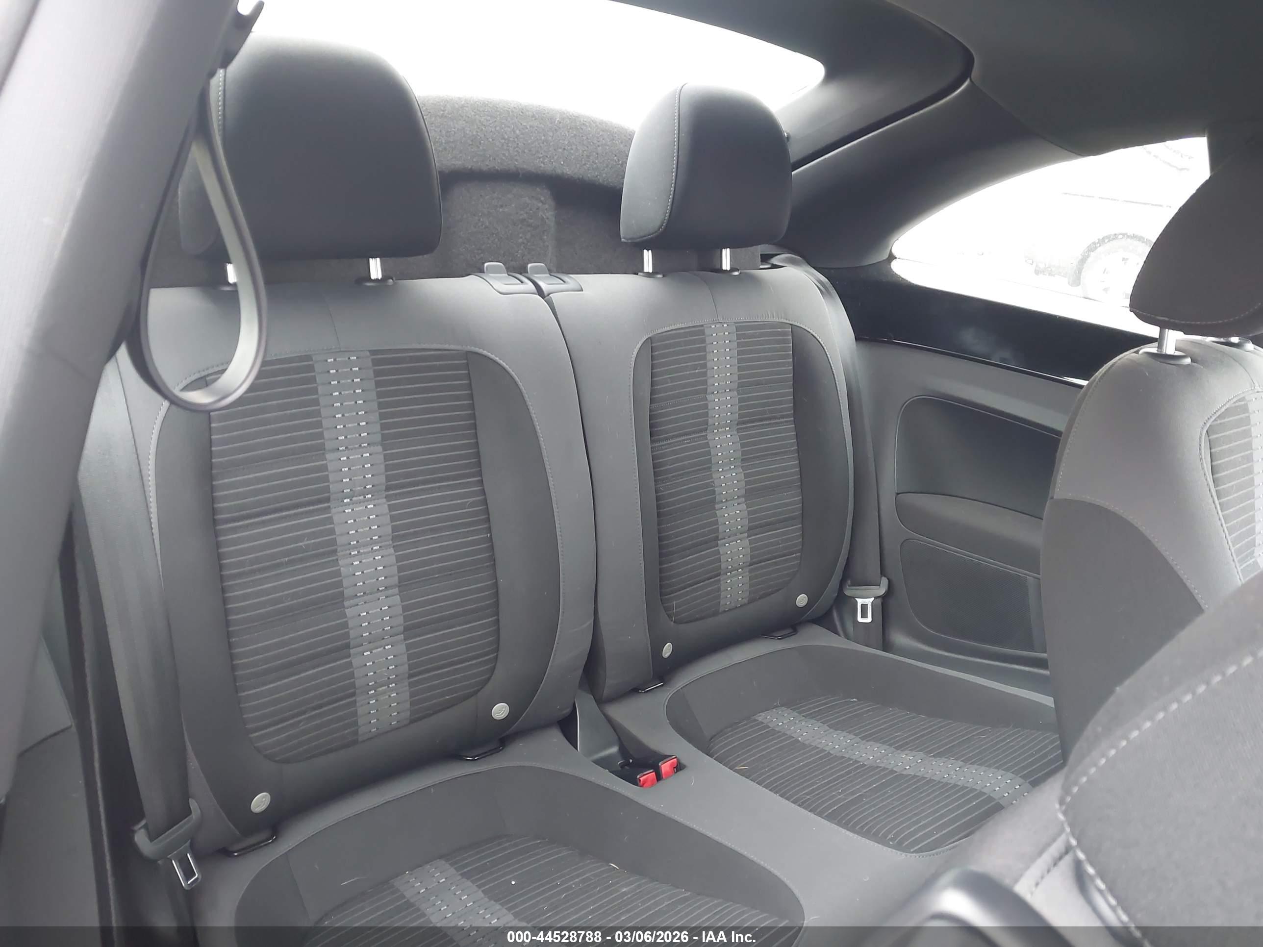 VOLKSWAGEN BEETLE image 8