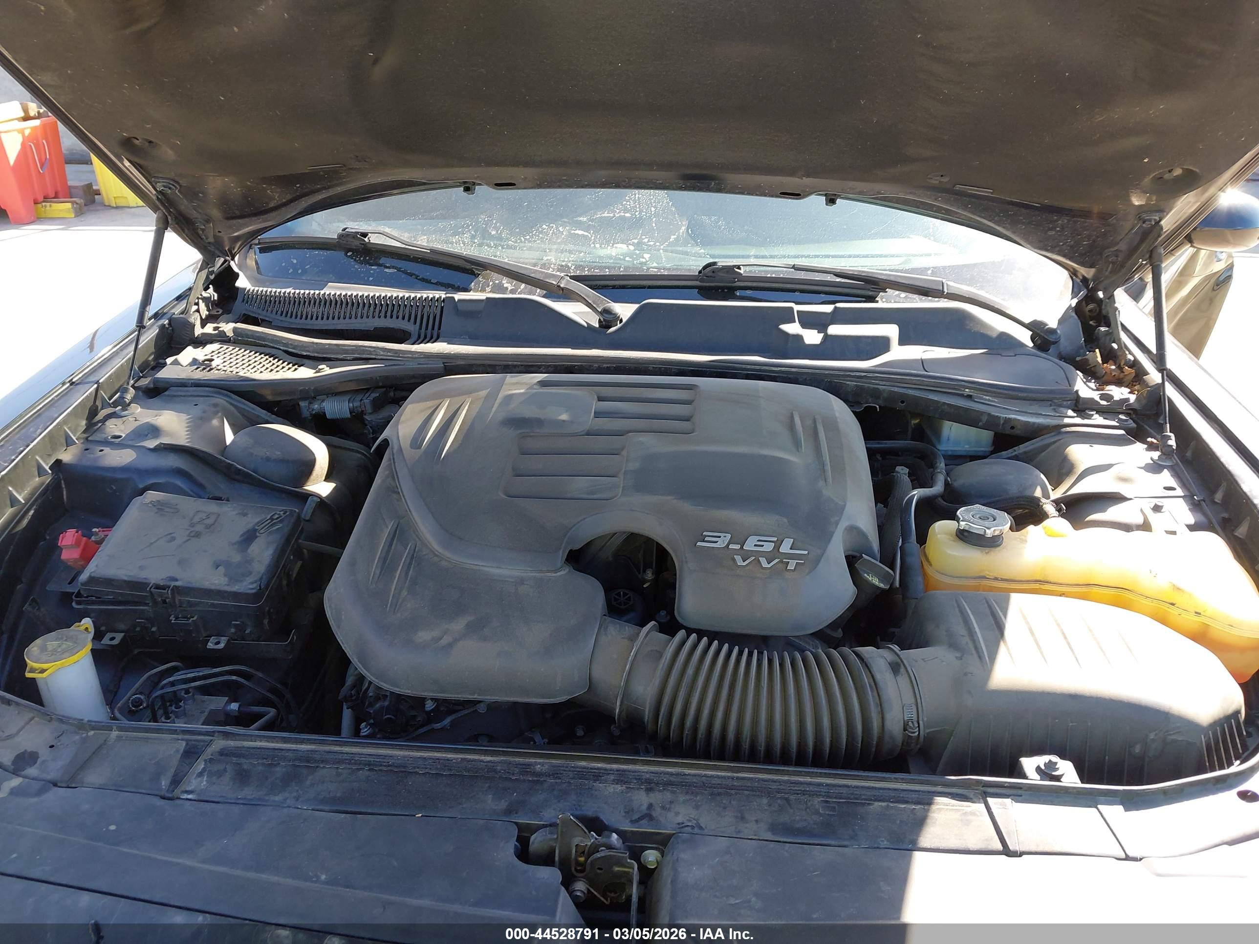DODGE CHALLENGER image 10