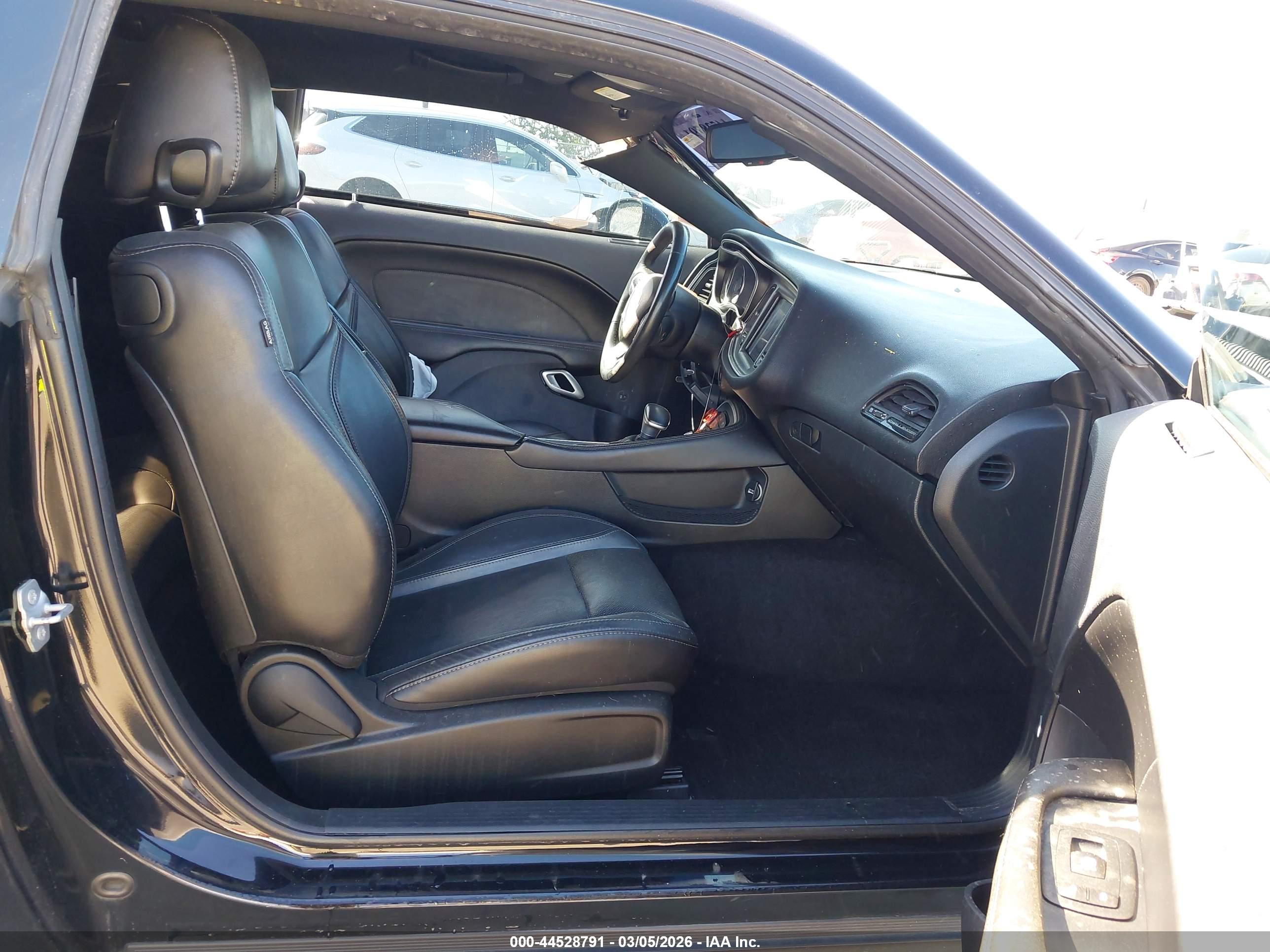 DODGE CHALLENGER image 5