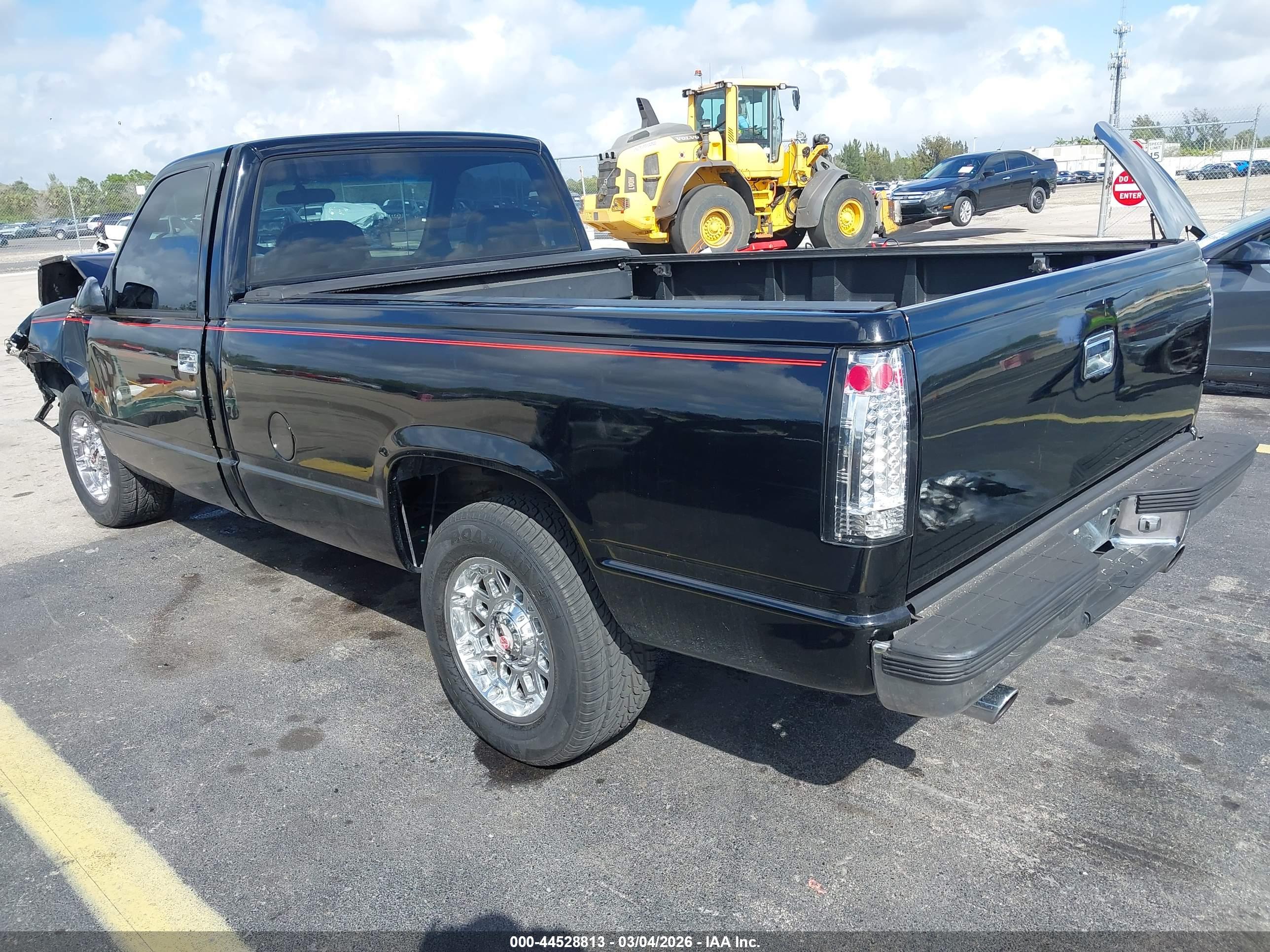 CHEVROLET GMT-400 image 3