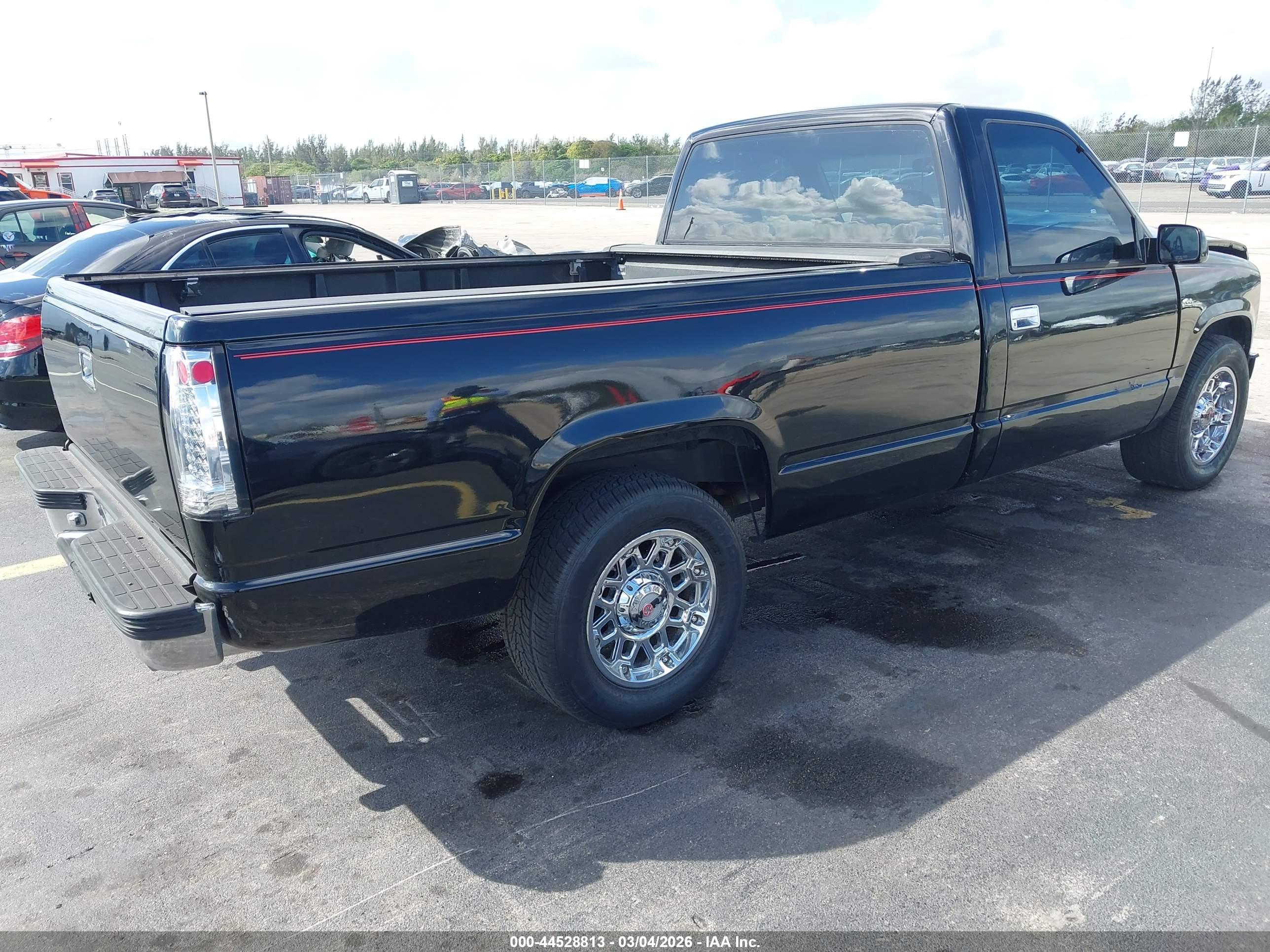 CHEVROLET GMT-400 image 4